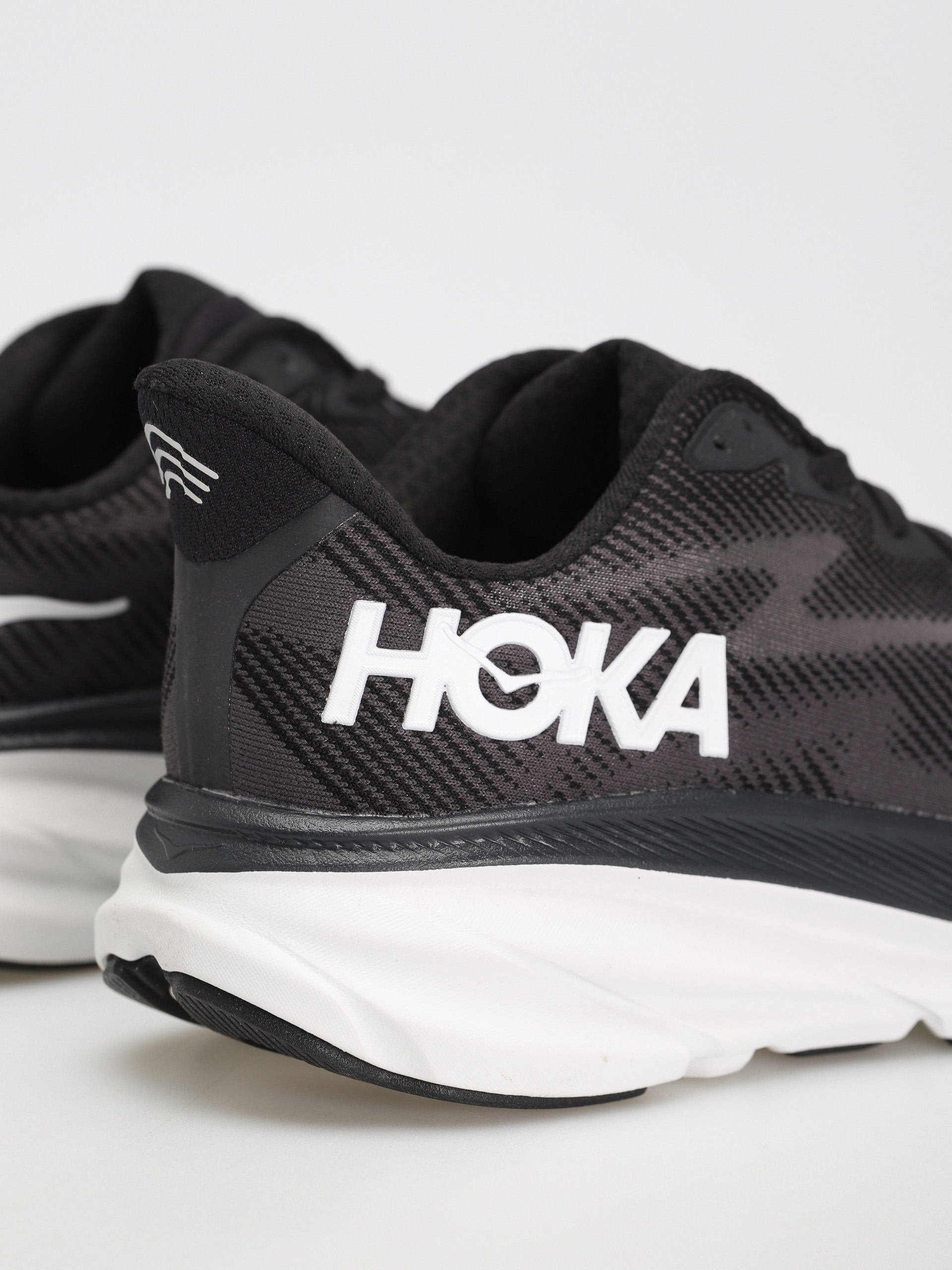 Hoka Clifton 9 Shoes (black/white)