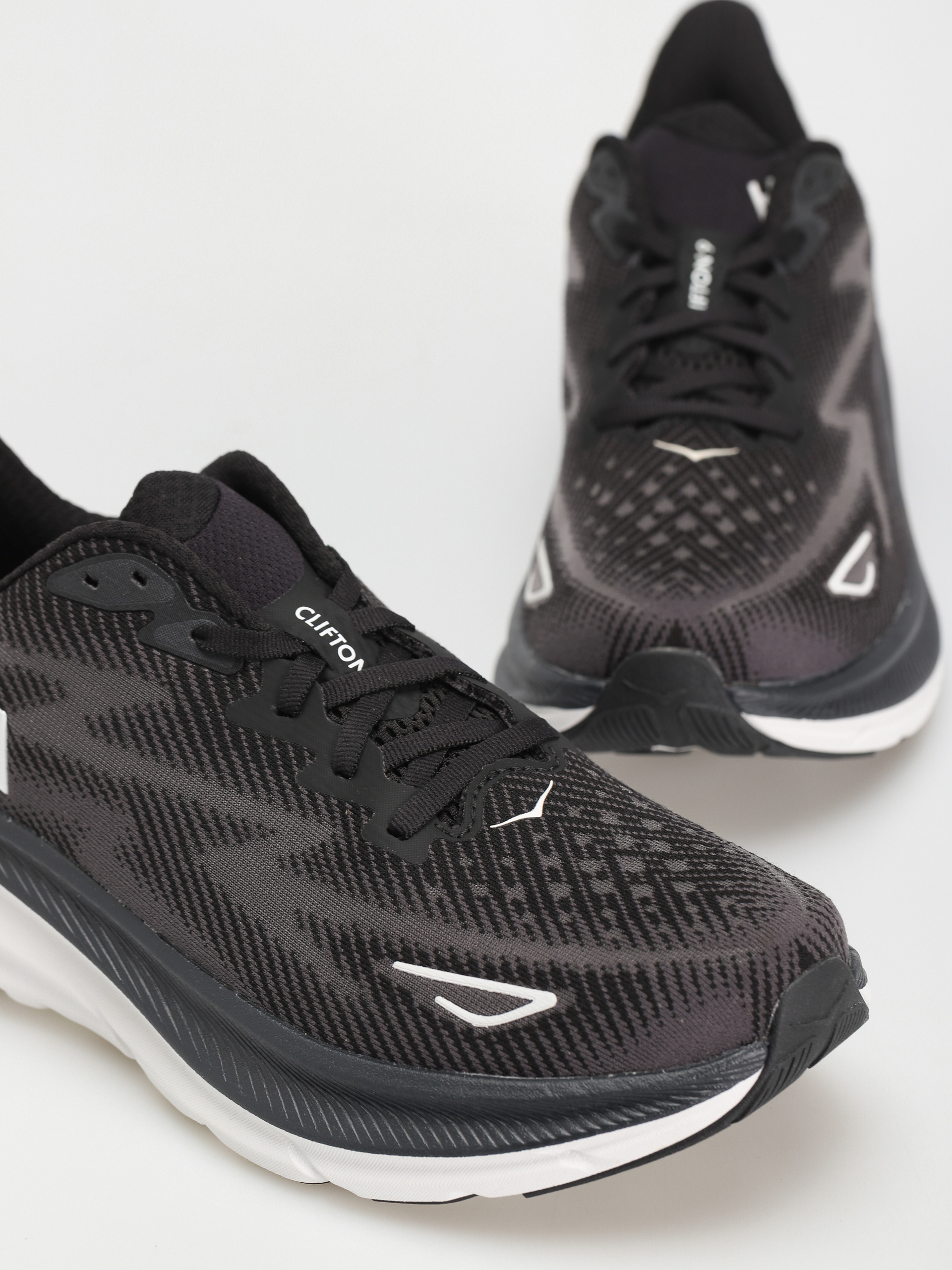 Hoka Clifton 9 Shoes (black/white)