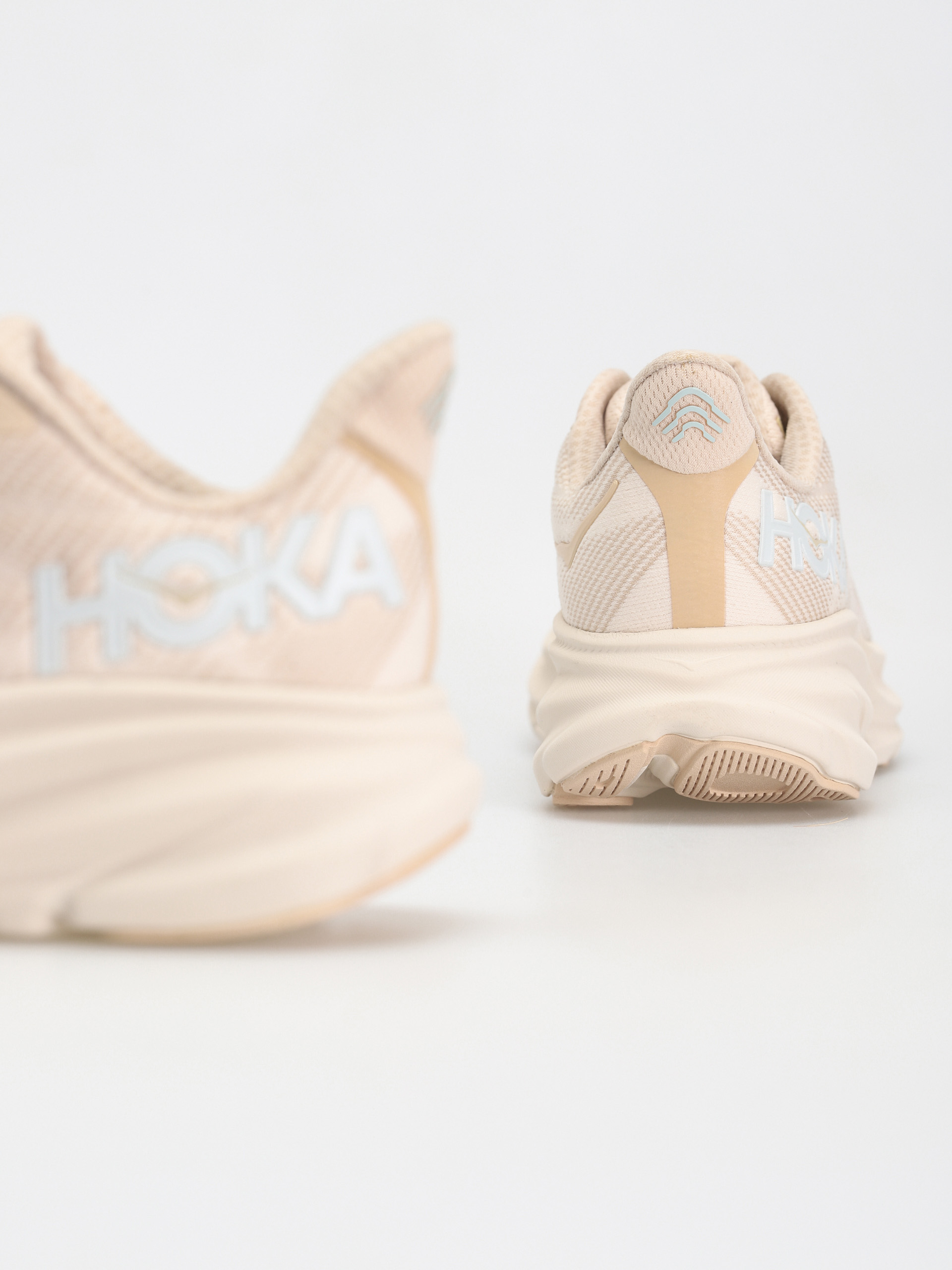 Hoka Clifton 9 Schuhe Wmn (shifting sand/eggnog)