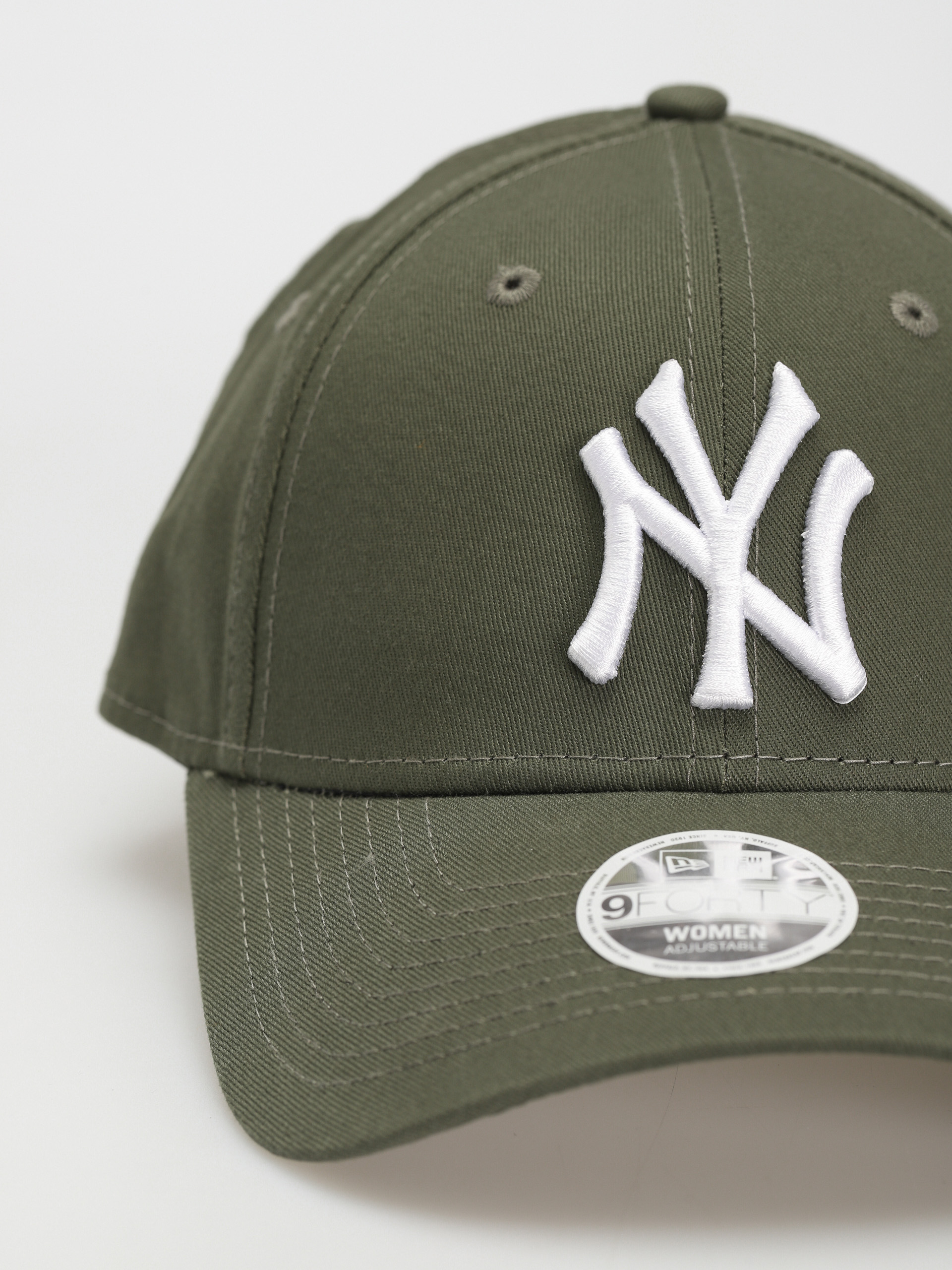 New Era League Essential 9Forty New York Yankees Cap Wmn (olive/white)