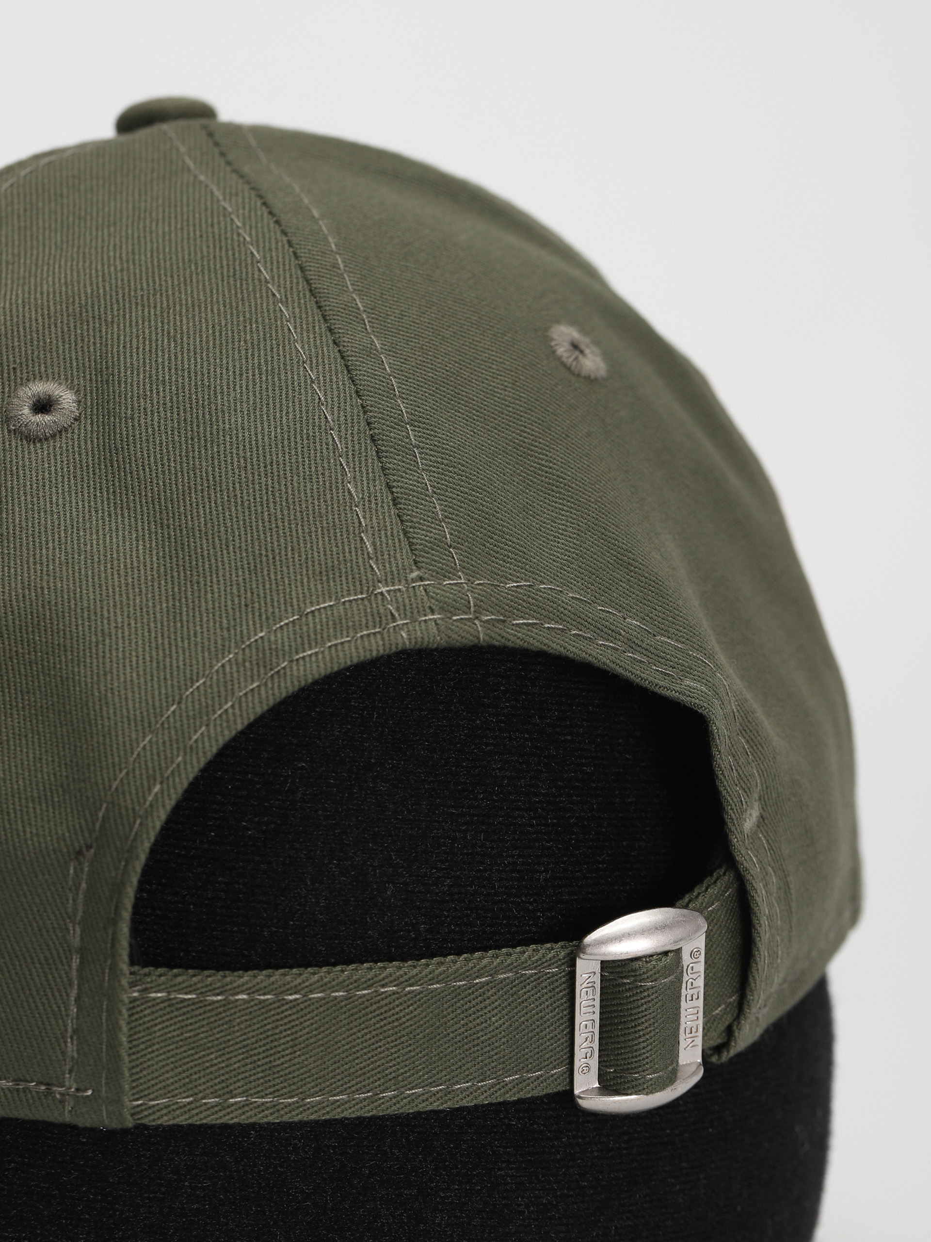 New Era League Essential 9Twenty New York Yankees Cap (olive/white)