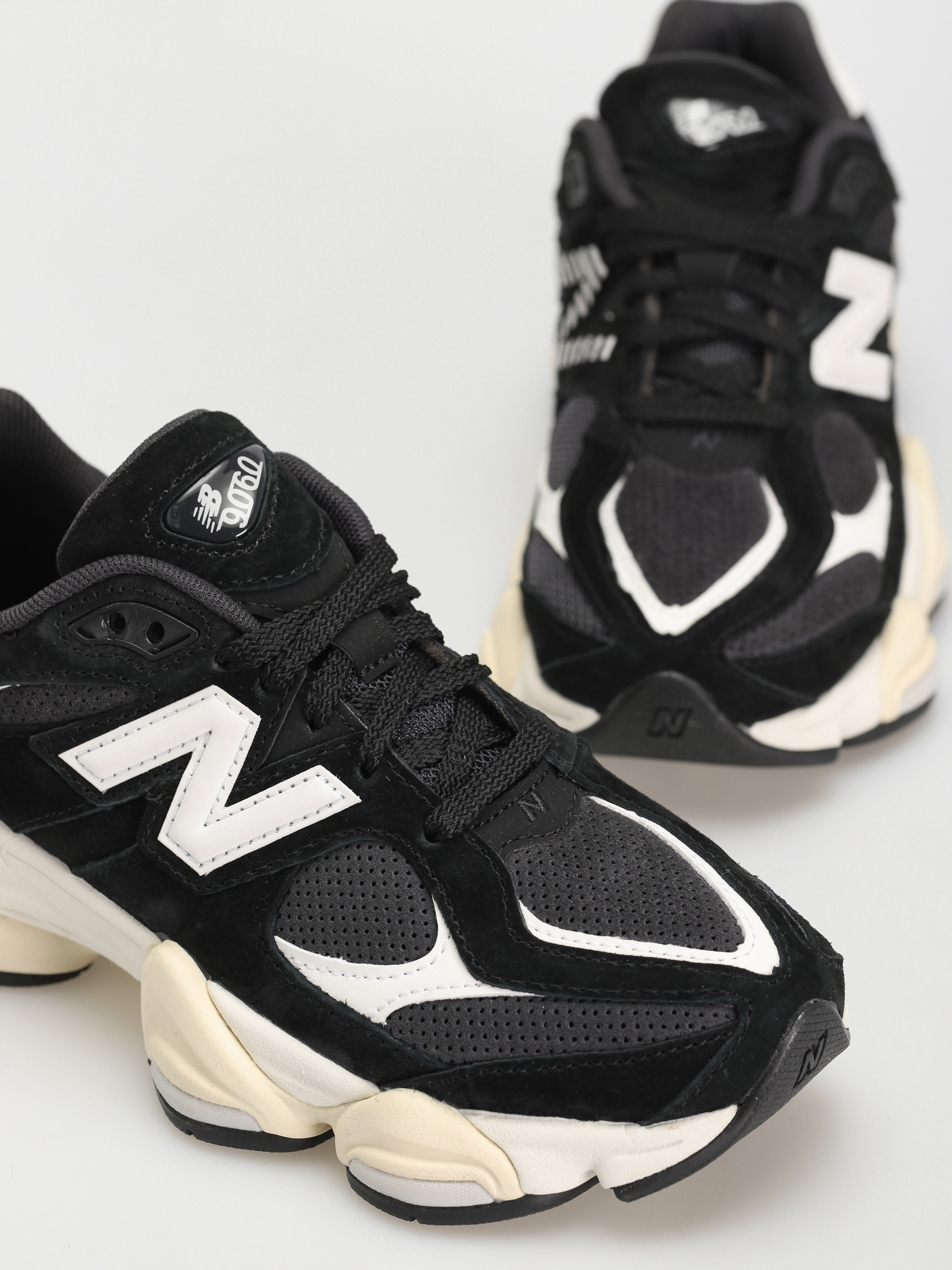 New Balance 9060 Shoes (black)