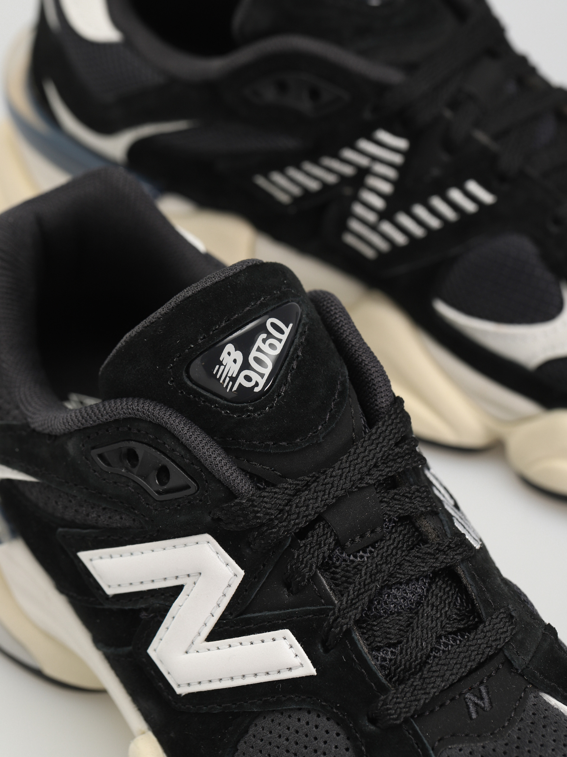 New Balance 9060 Shoes (black)