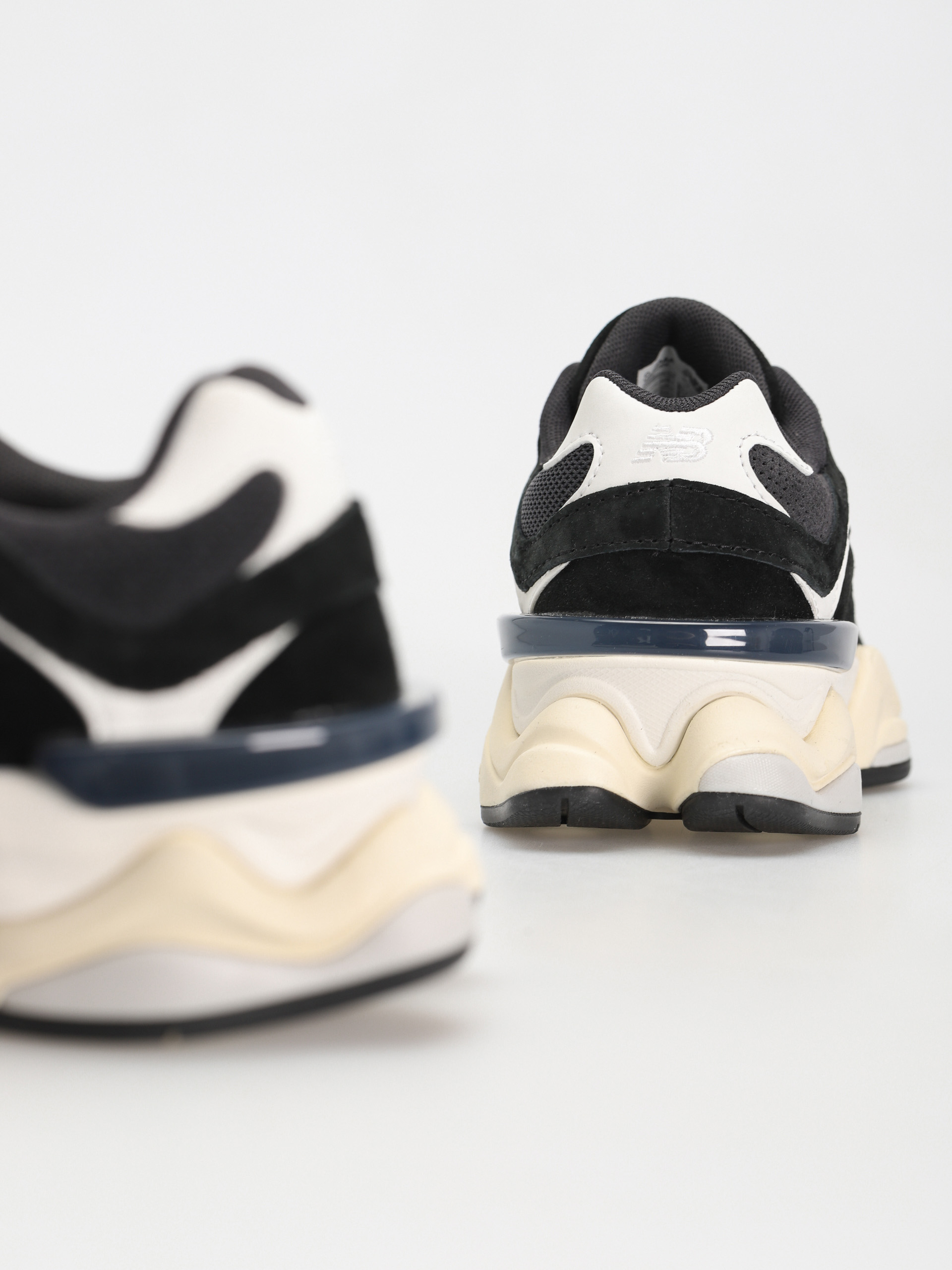 New Balance 9060 Shoes (black)