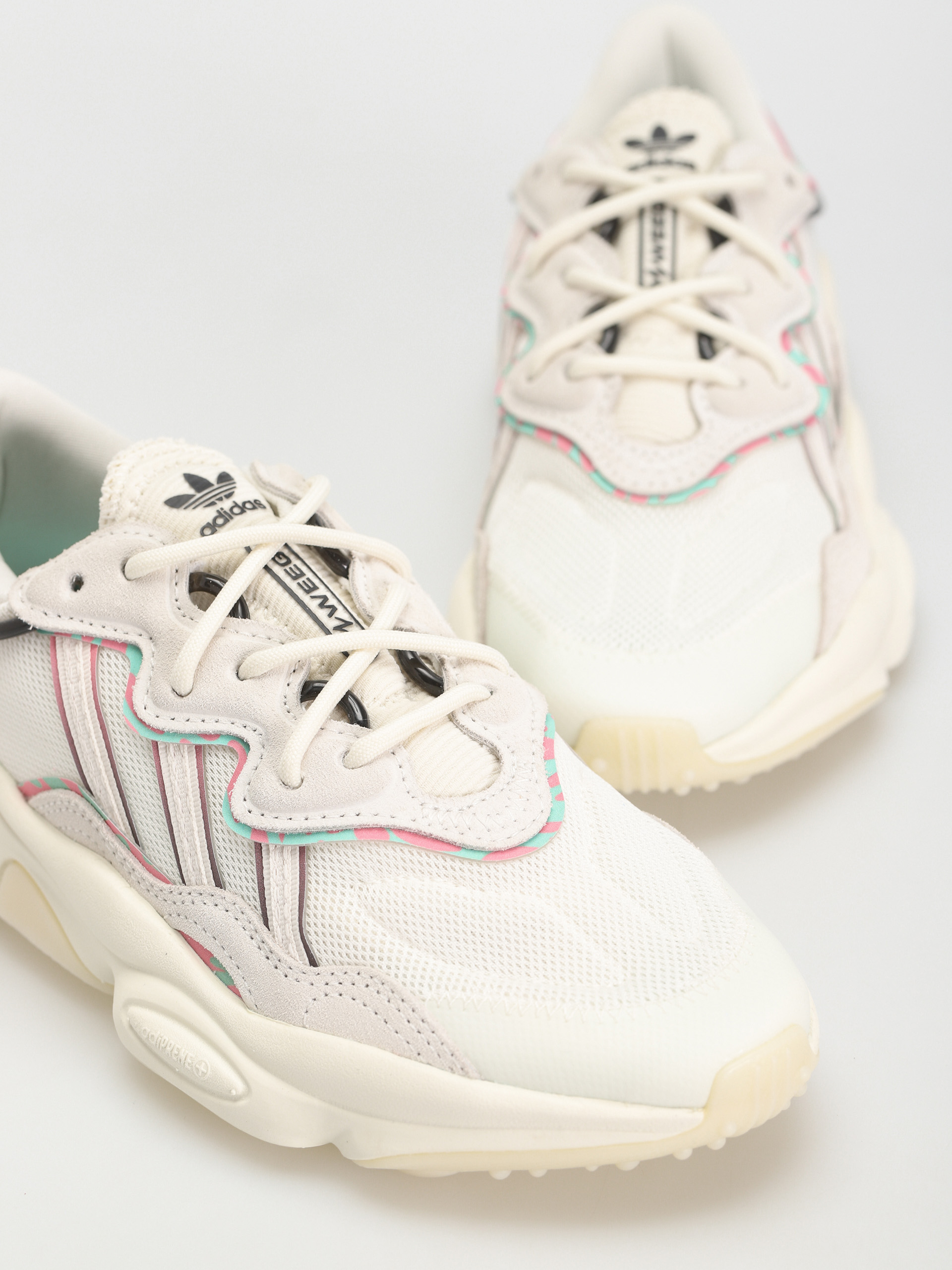 adidas Originals Ozweego Schuhe Wmn (owhite/owhite/cblack)