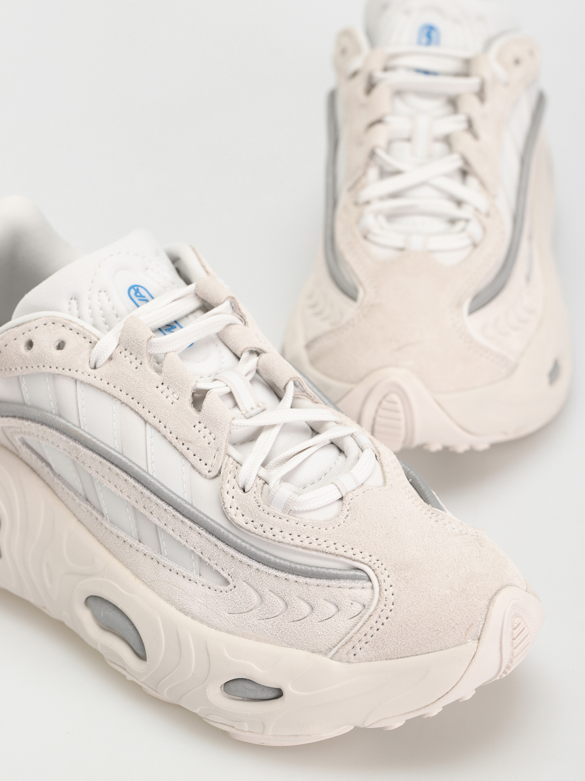 adidas Originals Oznova Shoes (crywht/crywht/silvmt)