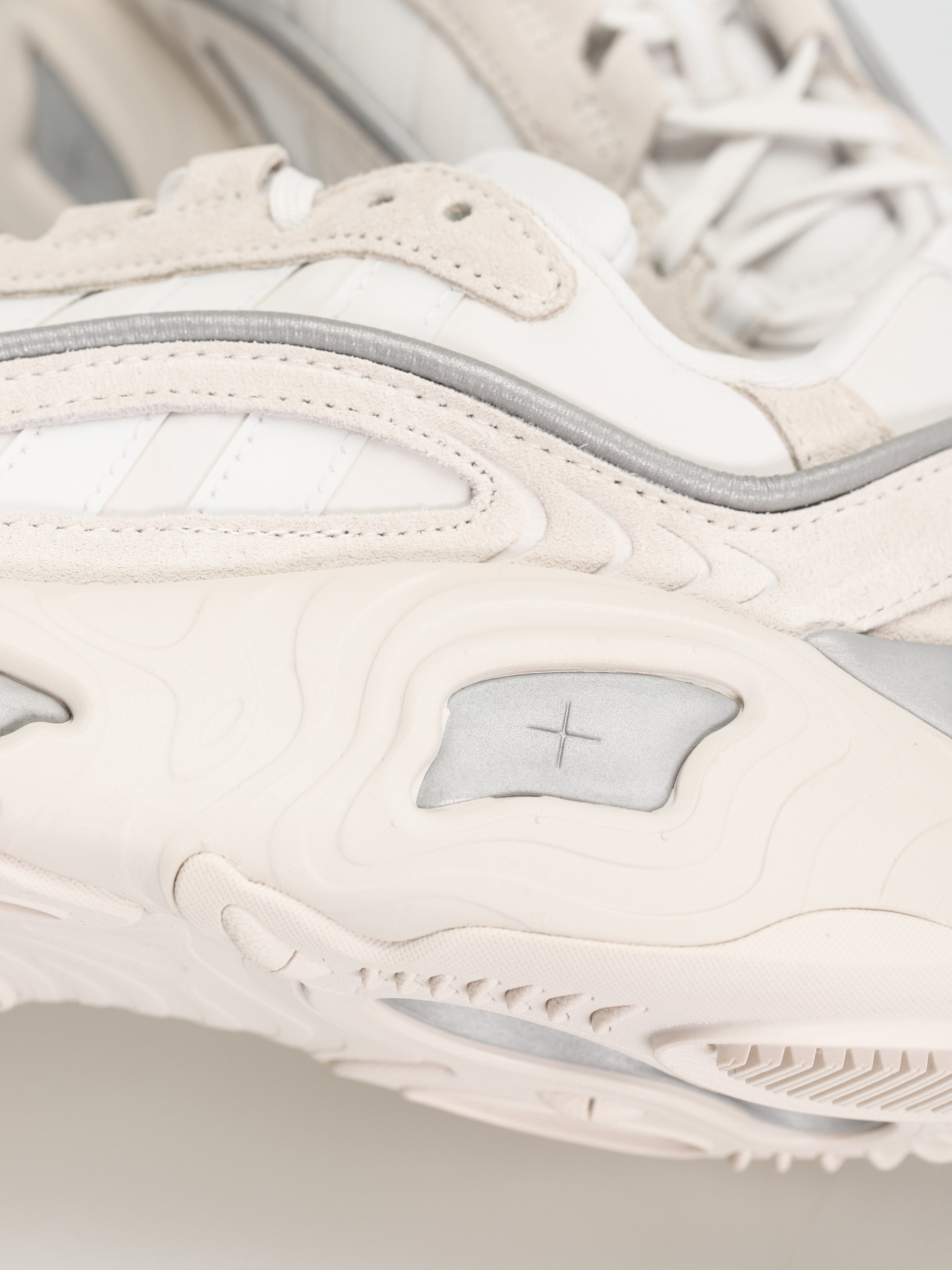 adidas Originals Oznova Shoes (crywht/crywht/silvmt)