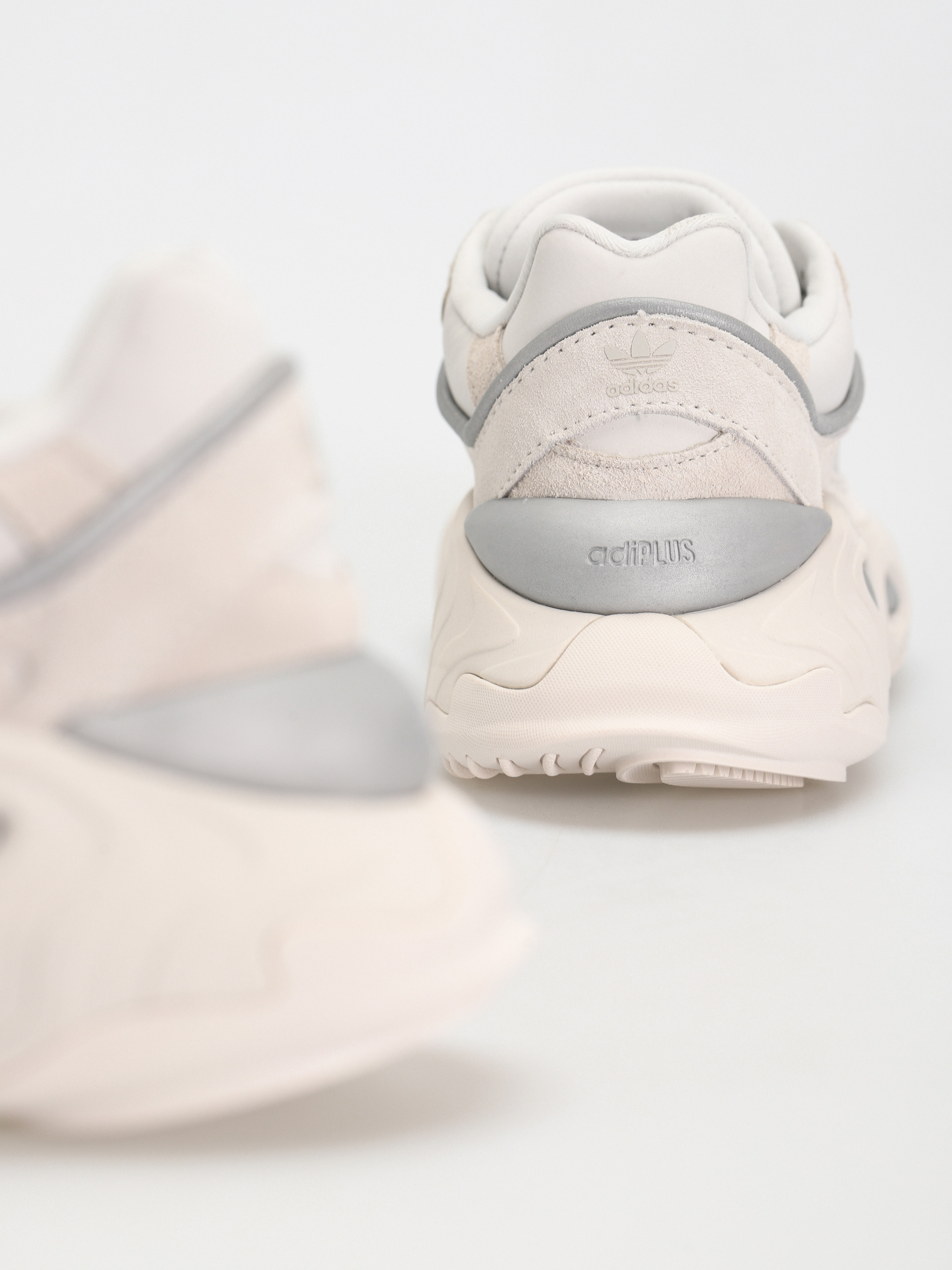 adidas Originals Oznova Shoes (crywht/crywht/silvmt)