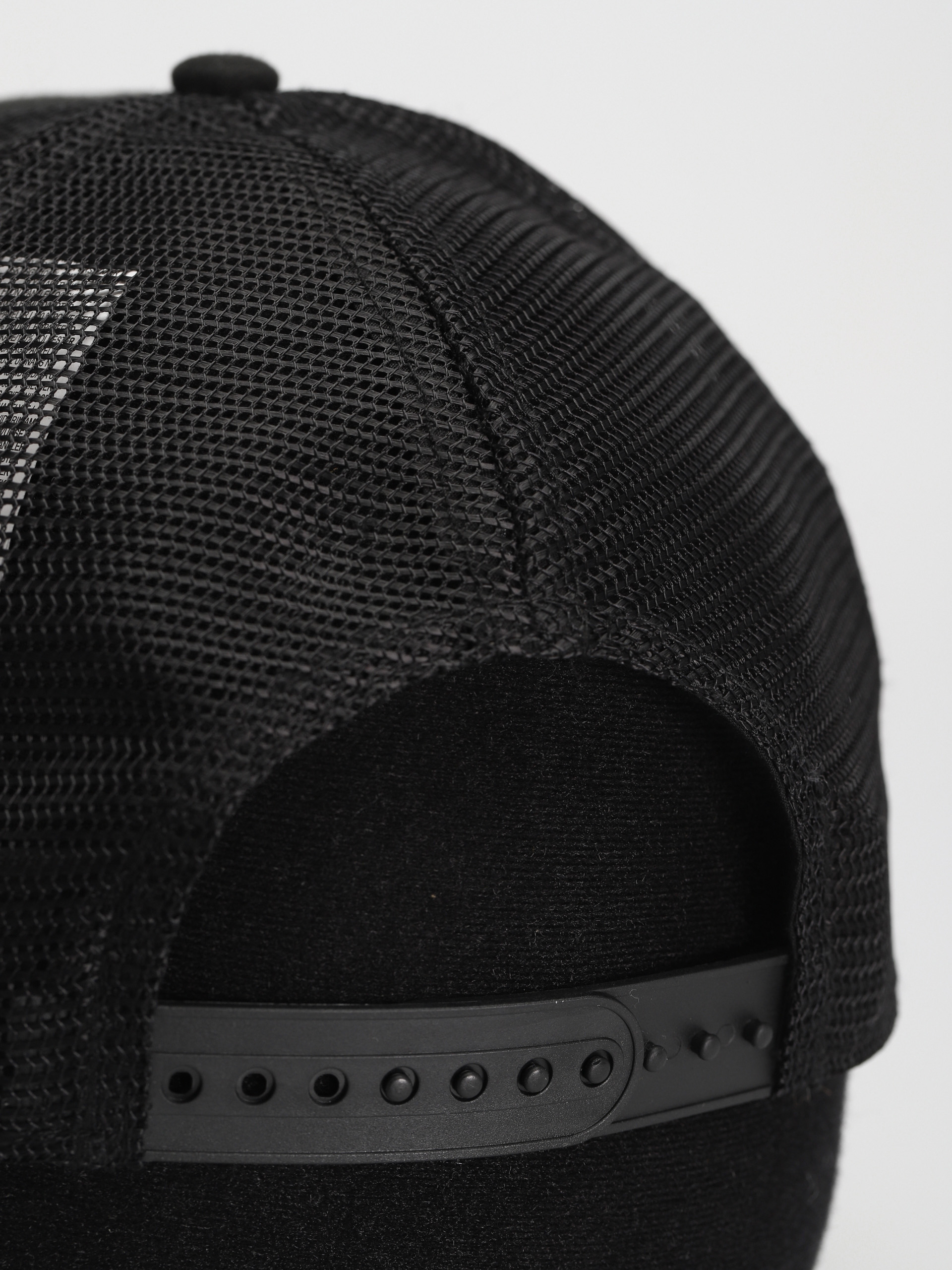 New Era Heritage Trucker Cap (black)