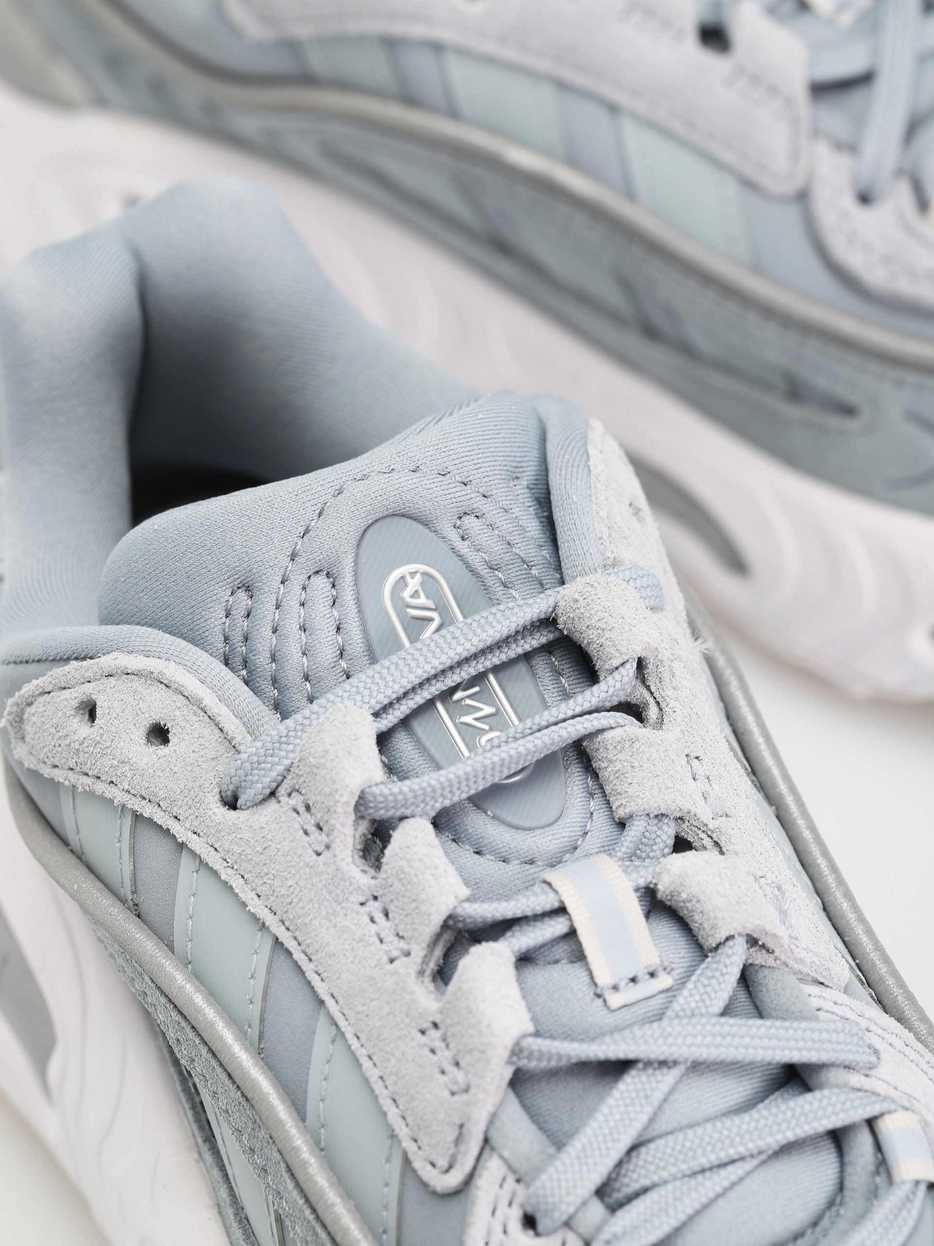 adidas Originals Oznova Shoes (lgtgre/lgtgre/dshgry)