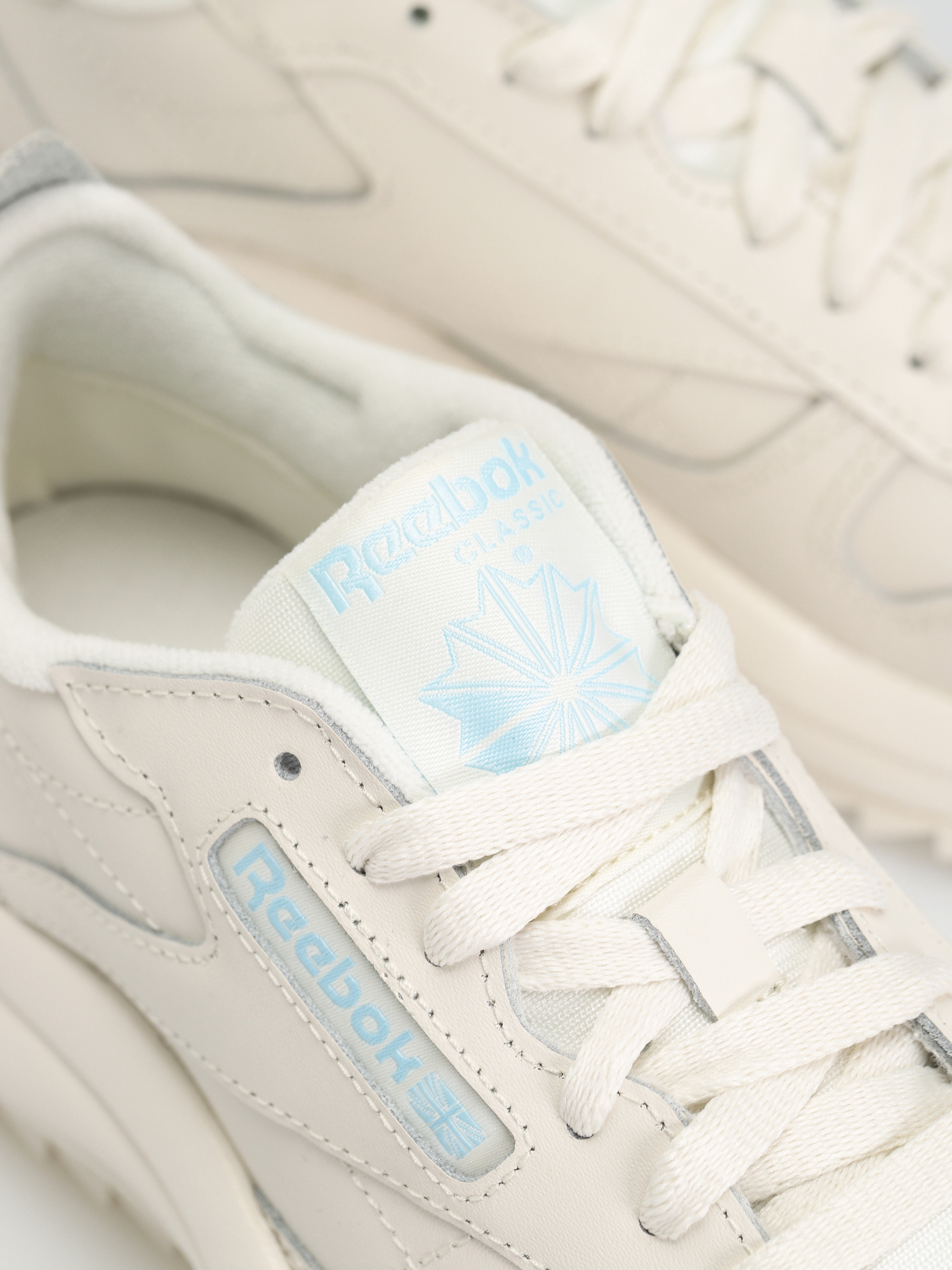 Reebok Classic Leather SP Shoes Wmn (chalk/blupea/chalk)