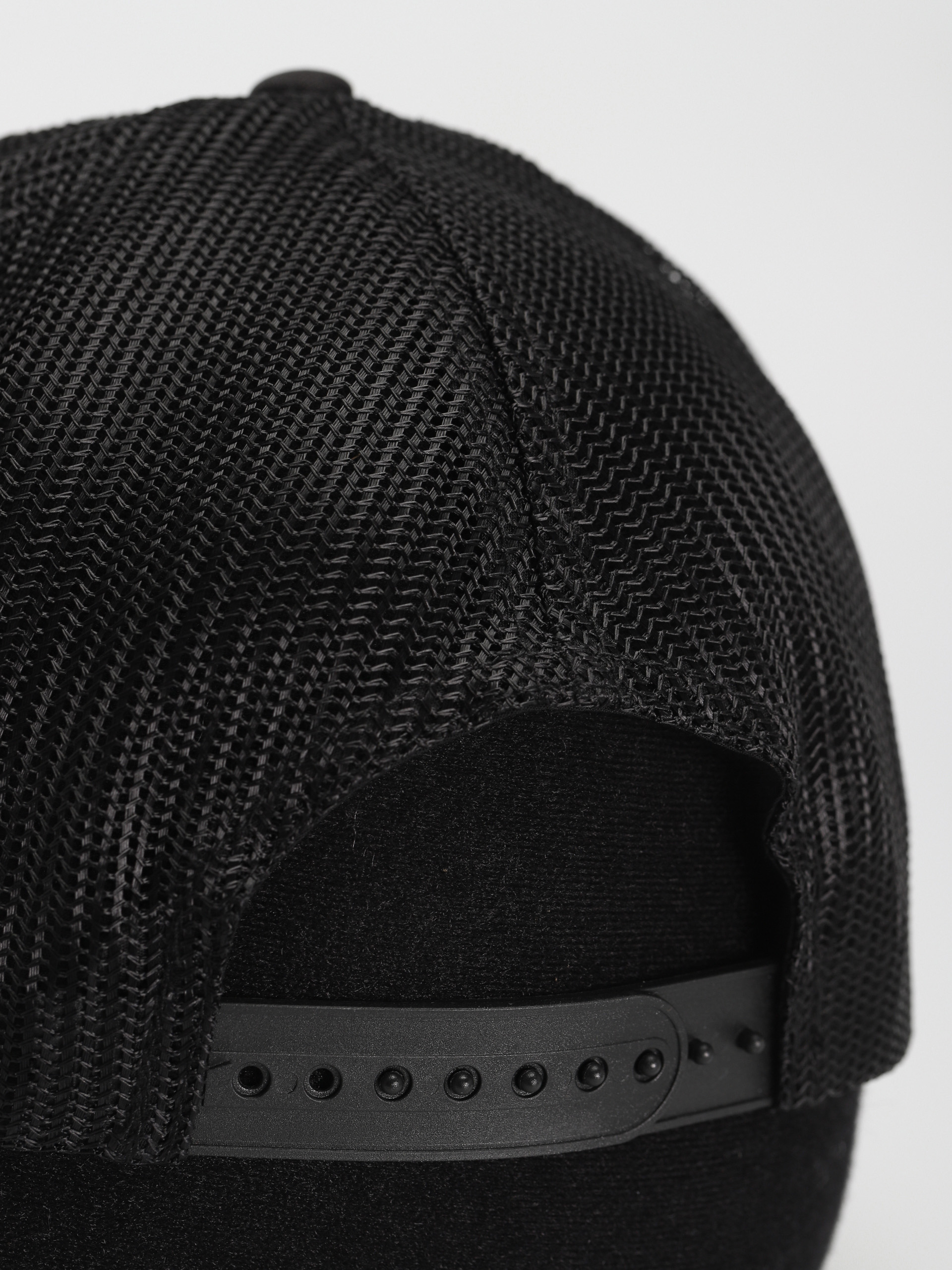 Circa Premium Trucker Cap (white/black)