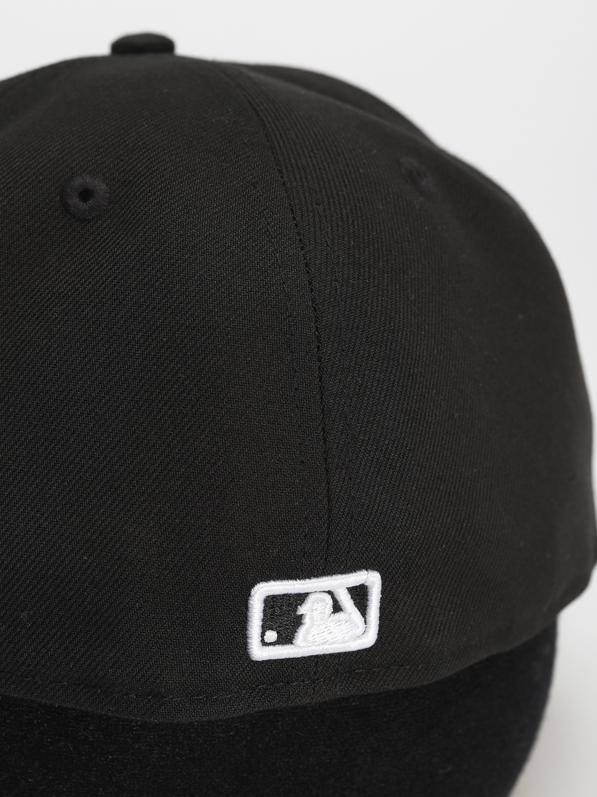 New Era League Essential 59Fifty New York Yankees Cap (black/white)