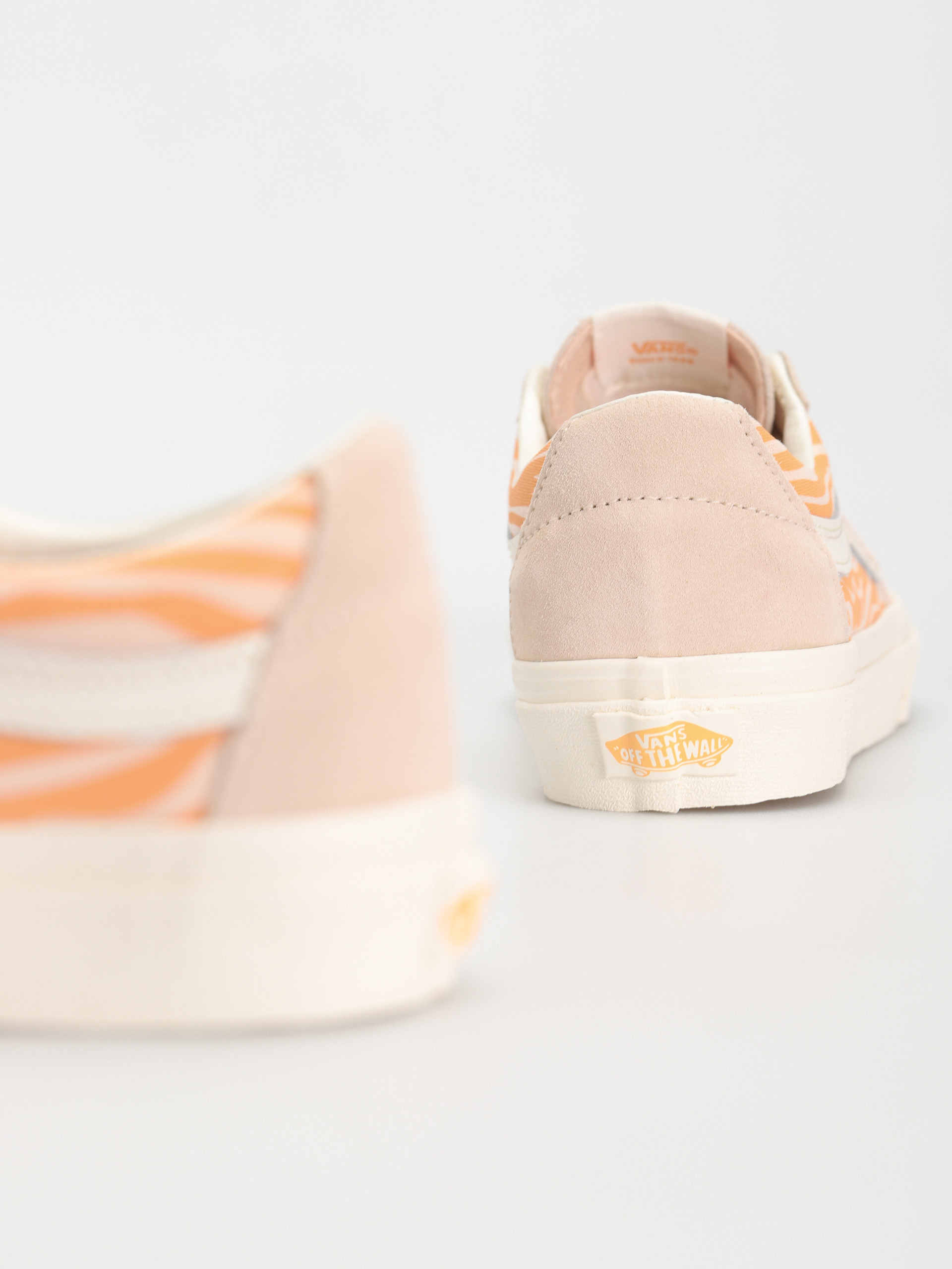 Vans Sk8 Low Shoes Wmn (tonal stripes peach dust)