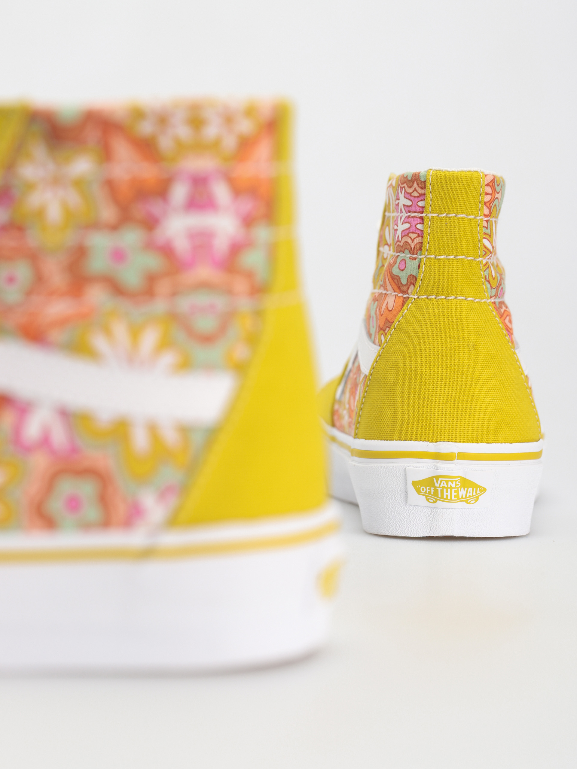 Vans Sk8 Hi Tapered Shoes Wmn (psychedelic resort passion fruit)