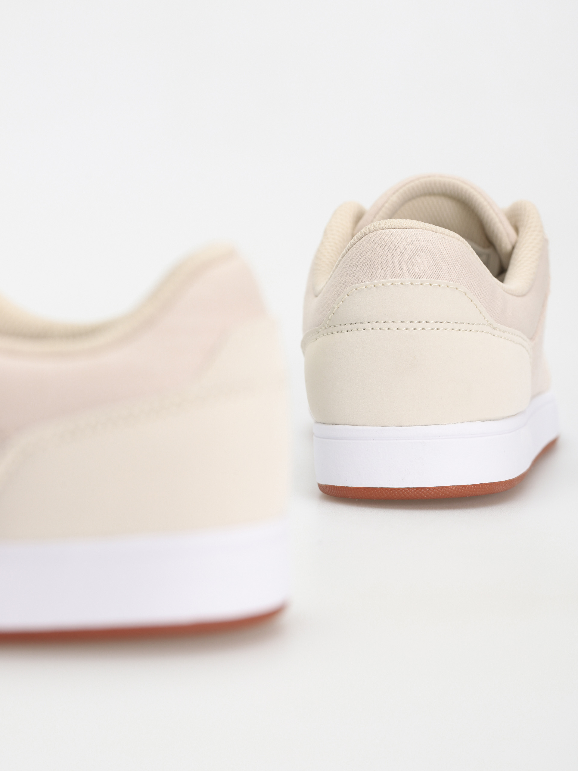 DC Crisis 2 Shoes (antique white)