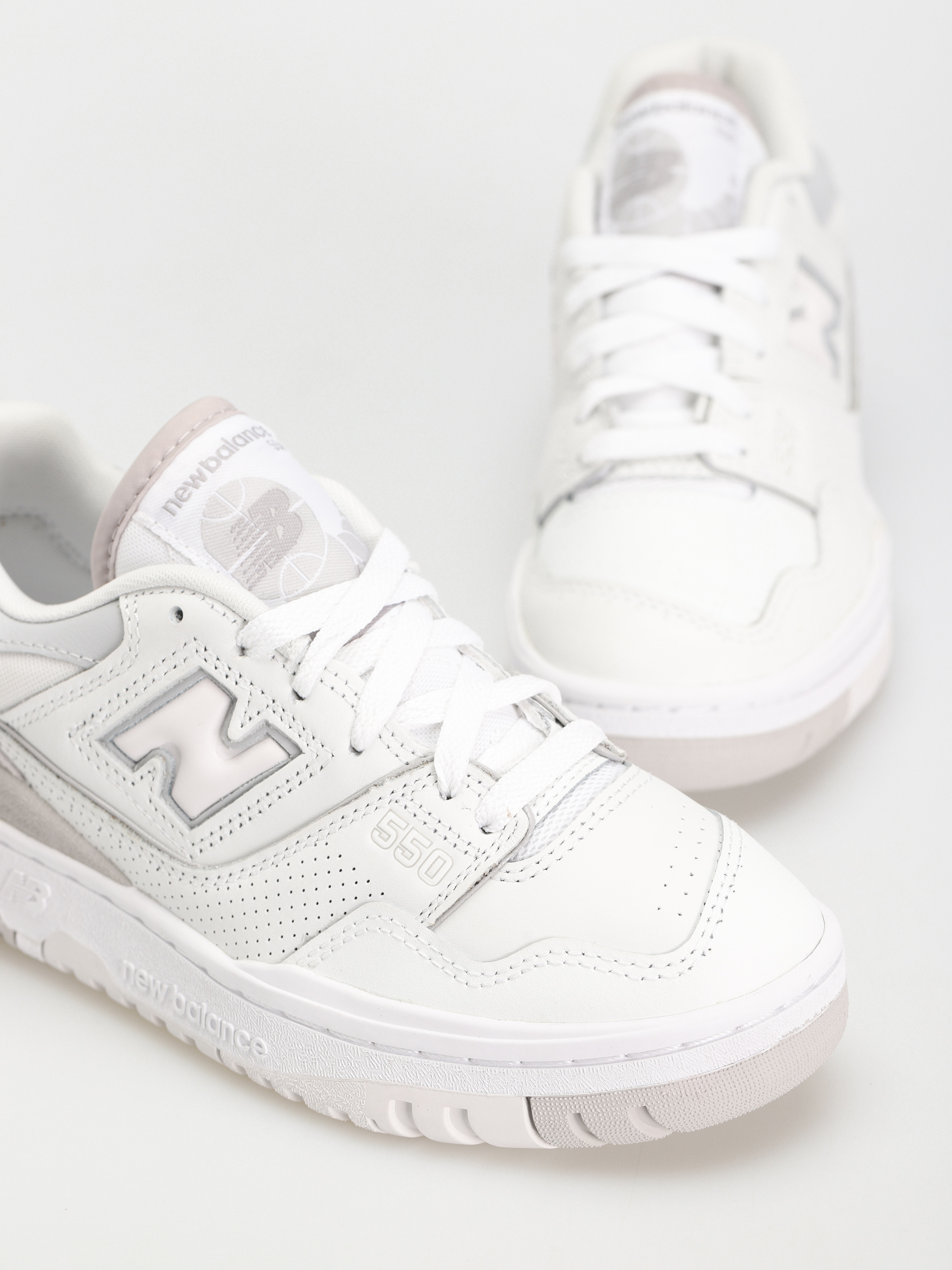 New Balance 550 Shoes Wmn (white)