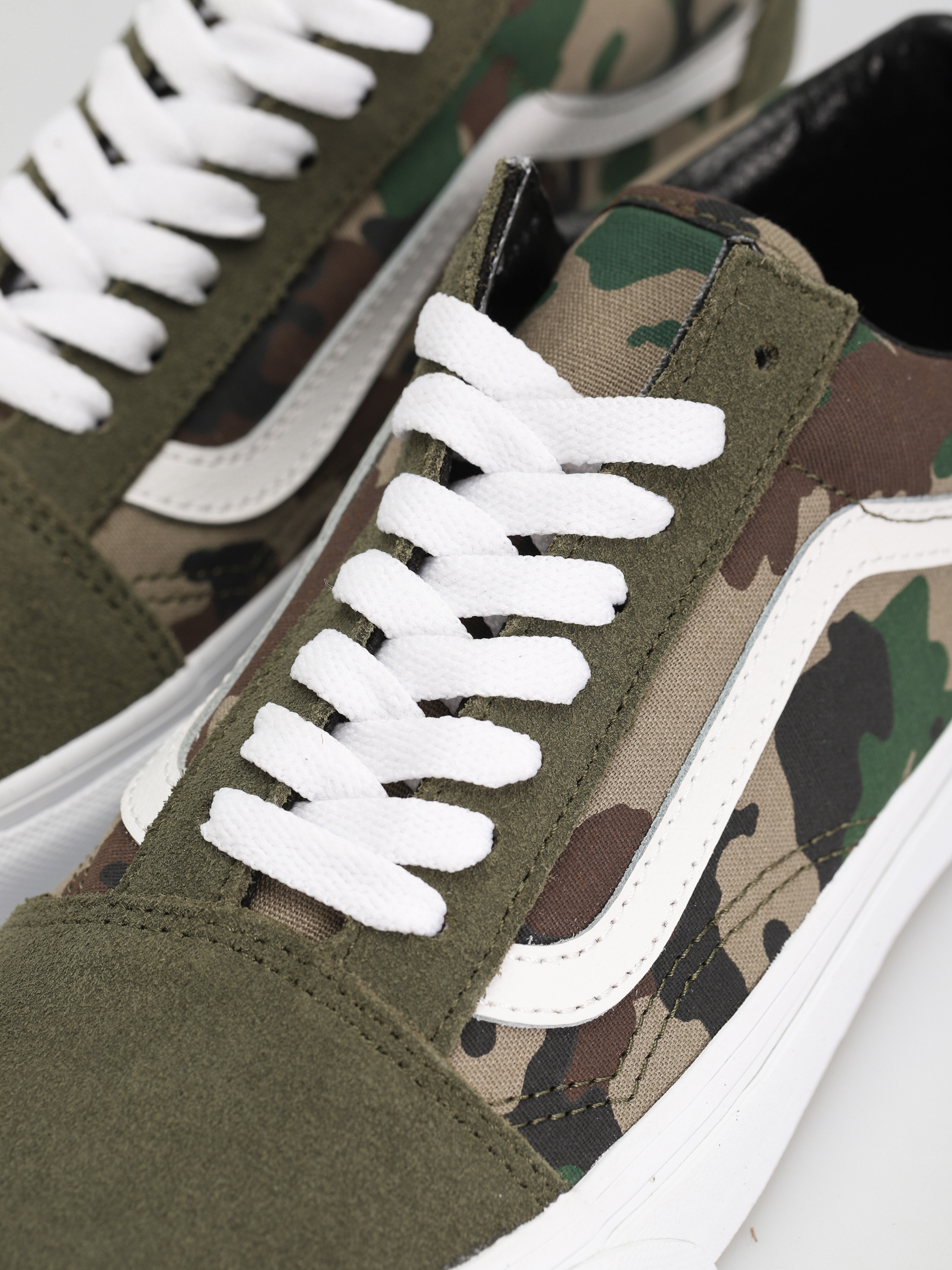 Vans Old Skool Shoes (camo olive/white)