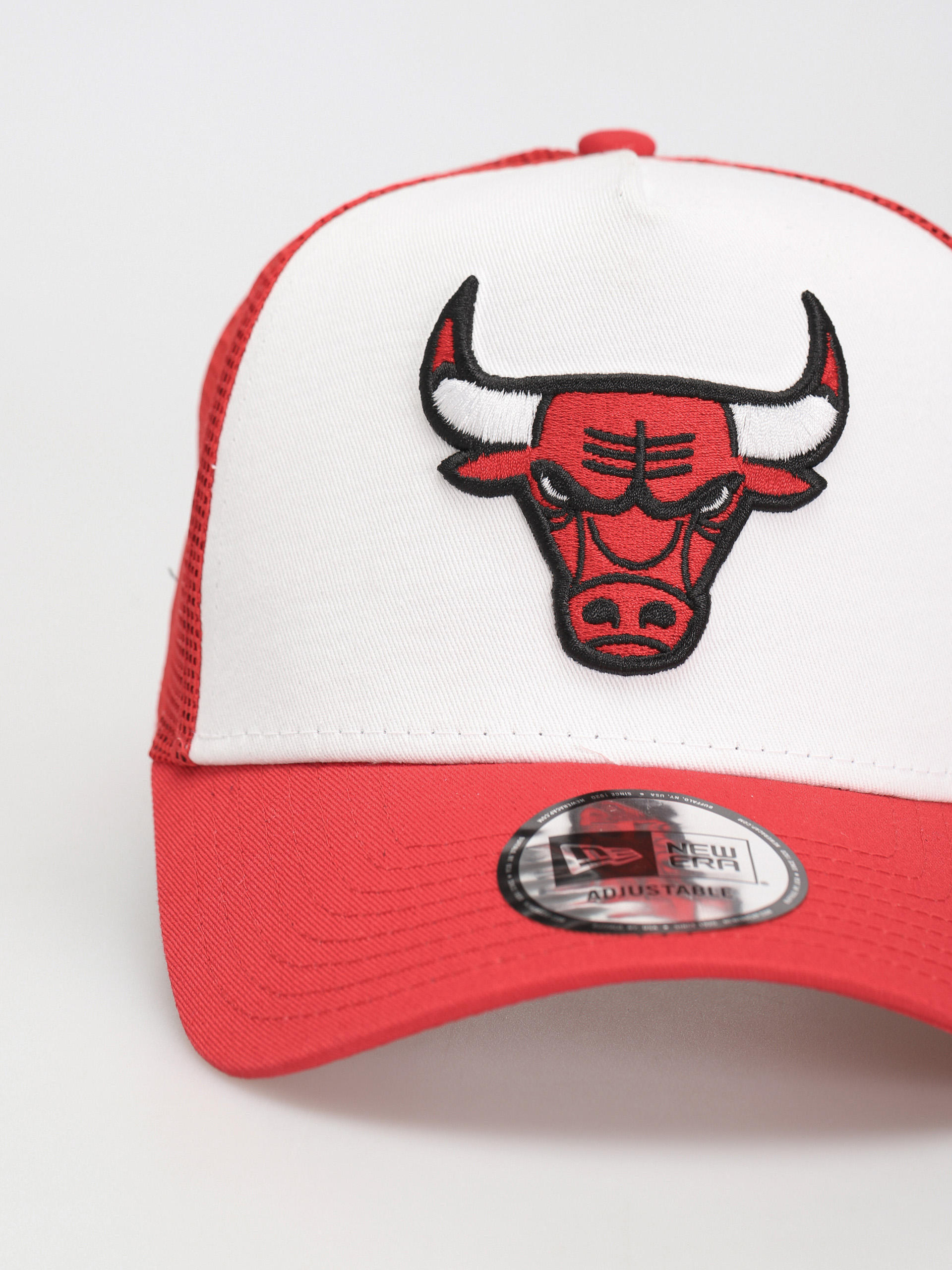 New Era Team Colour Block Trucker Chicago Bulls Cap (white/red)