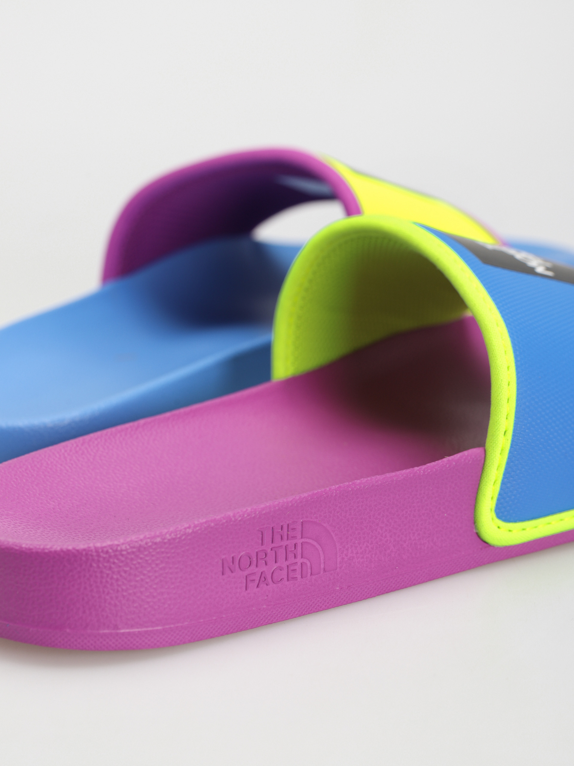 The North Face Base Camp Slide III Ltd Flip Flops (purple cactus flower/super sonic blue)