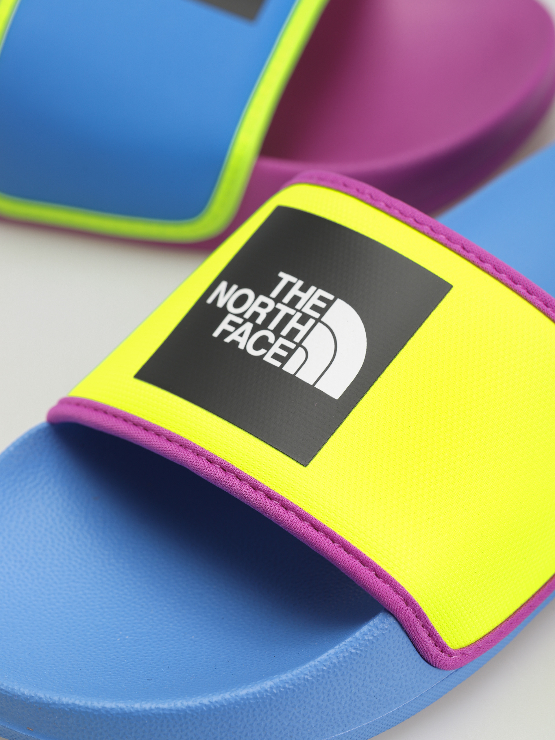 The North Face Base Camp Slide III Ltd Flip Flops (purple cactus flower/super sonic blue)