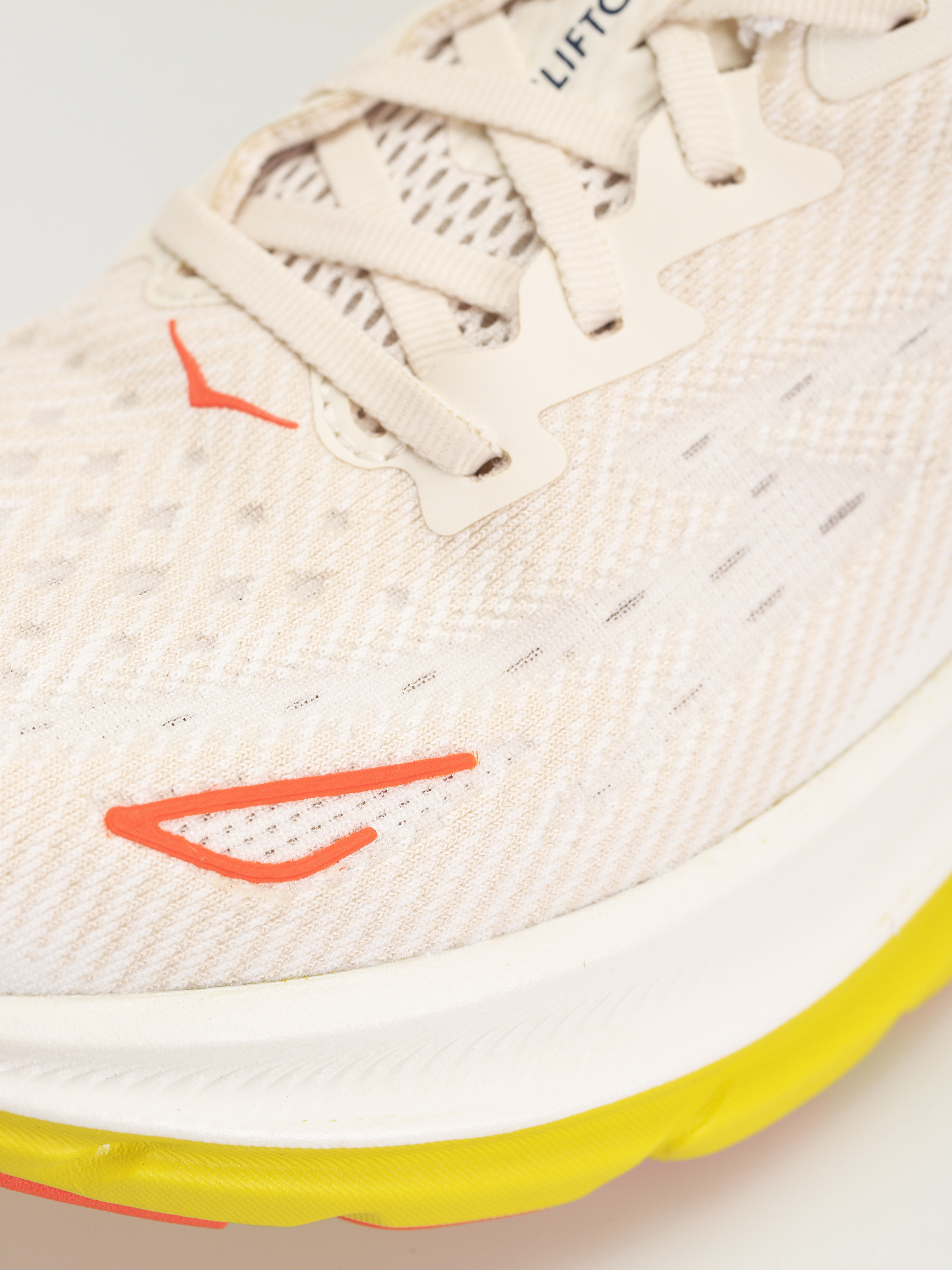 Hoka Clifton 9 Shoes (eggnog/passion fruit)