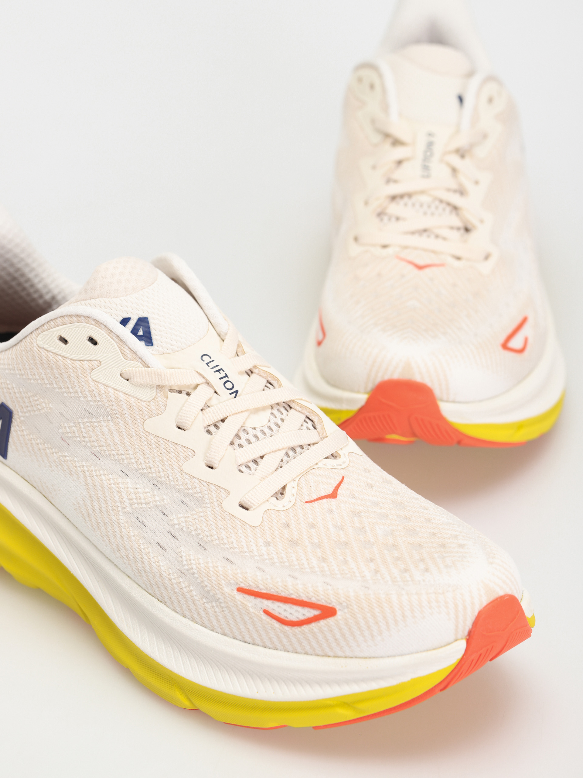 Hoka Clifton 9 Shoes (eggnog/passion fruit)