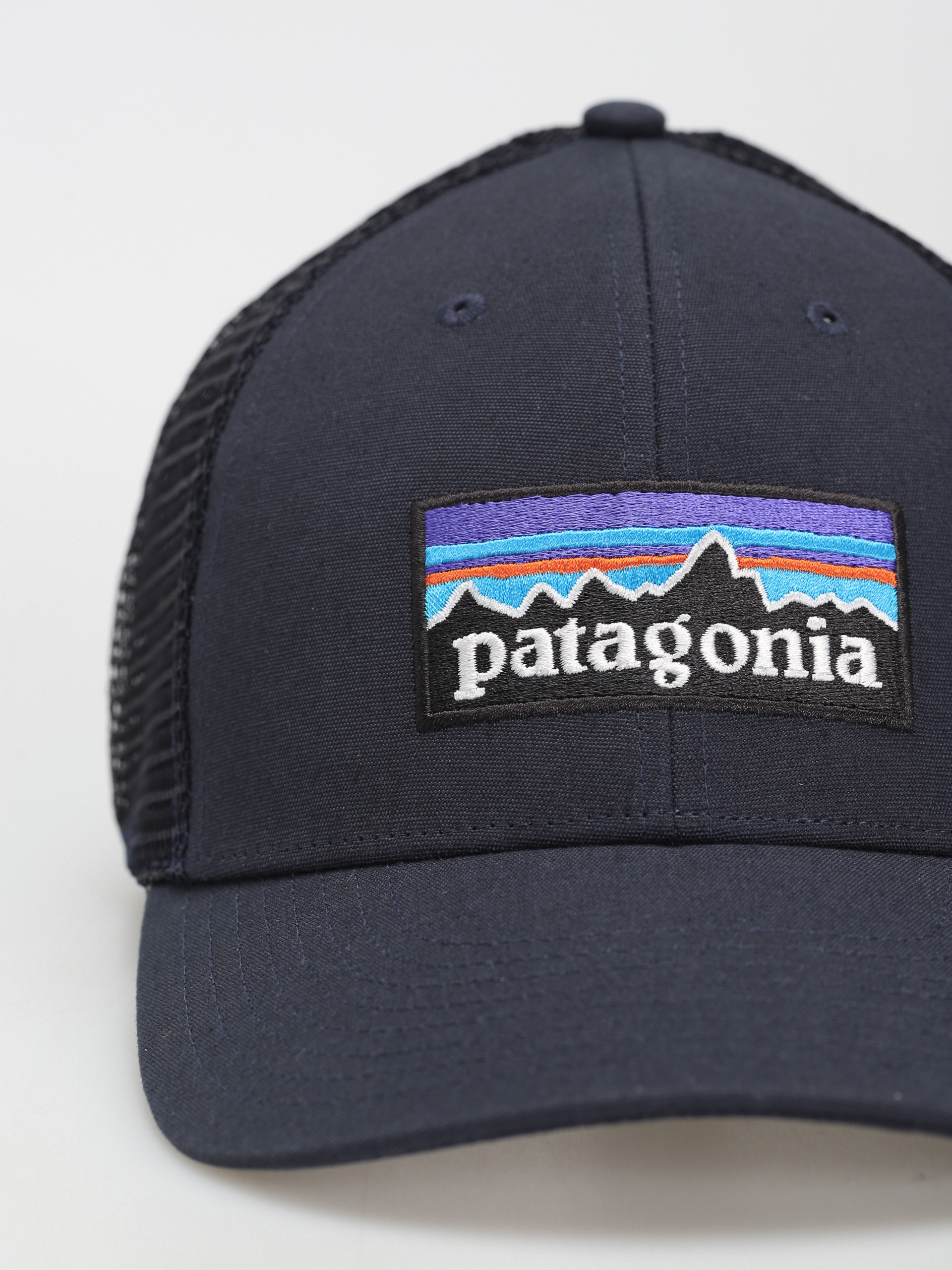 Patagonia P 6 Logo LoPro Trucker Cap (navy blue)