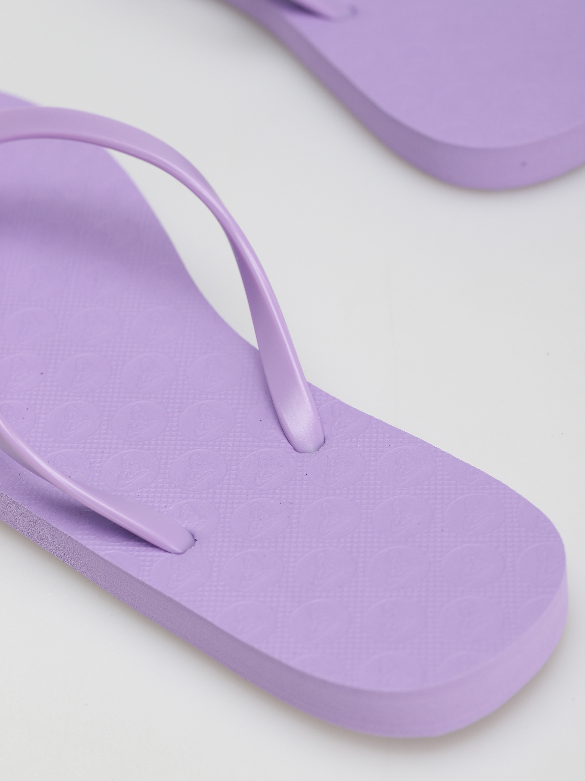 Lilac hot sale flip flops