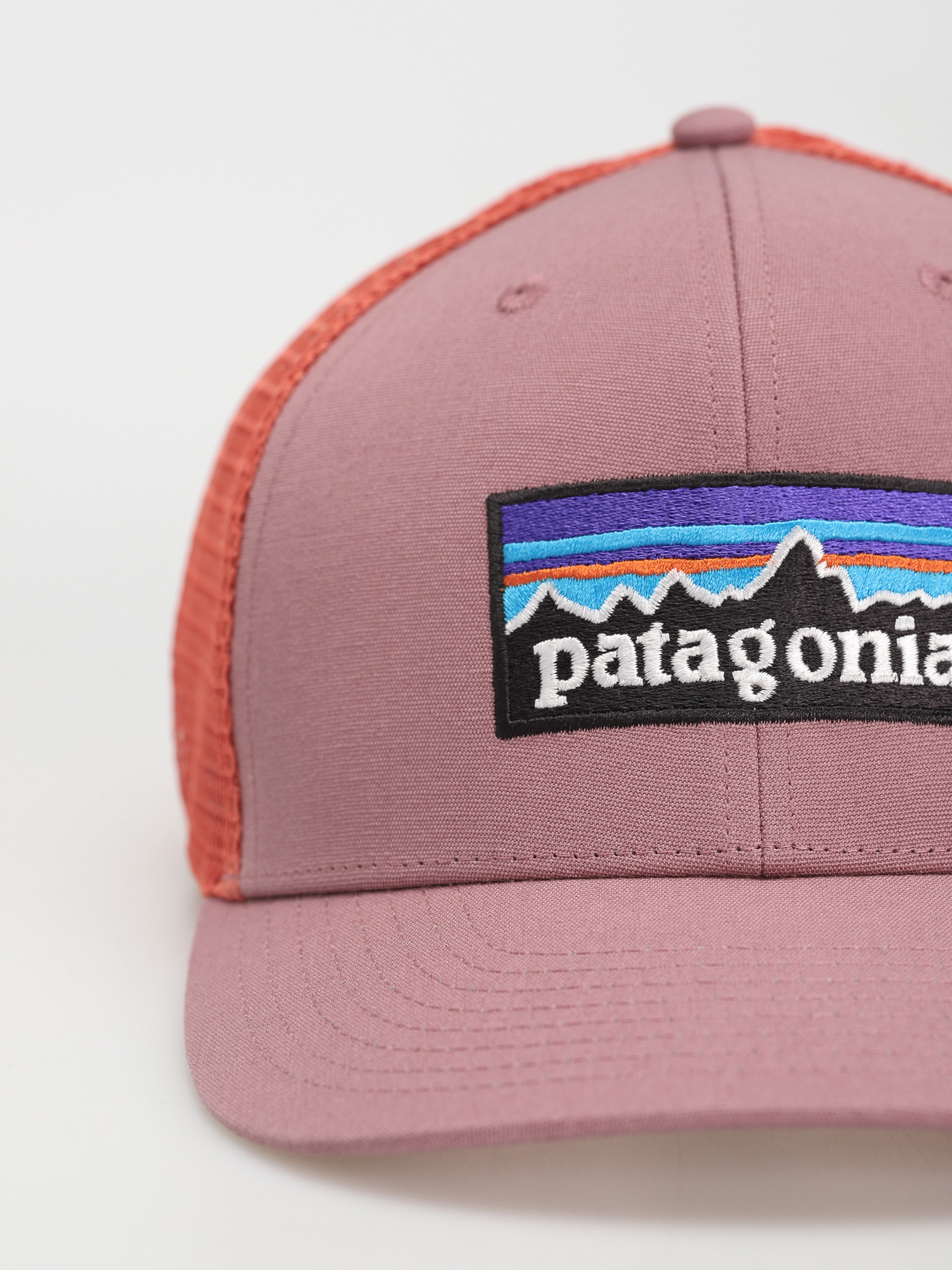 Patagonia P 6 Logo Trucker Cap (evening mauve)