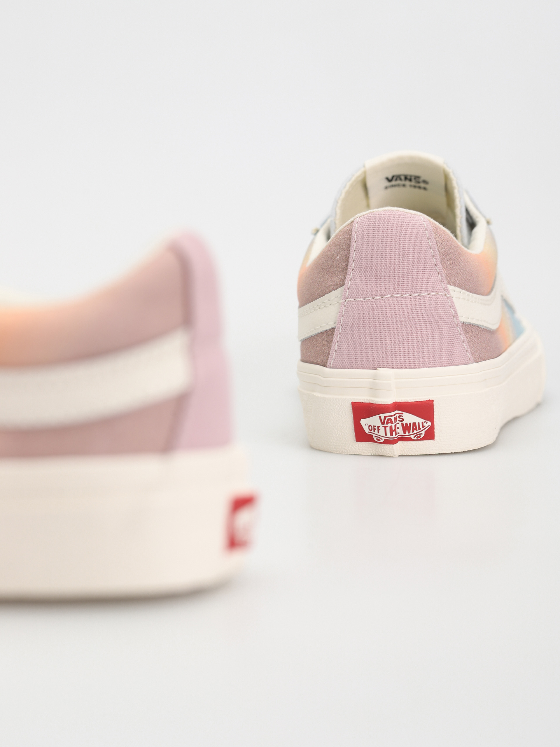 Vans Sk8 Low Reissue VR3 Sf Shoes Wmn (ombre multi)