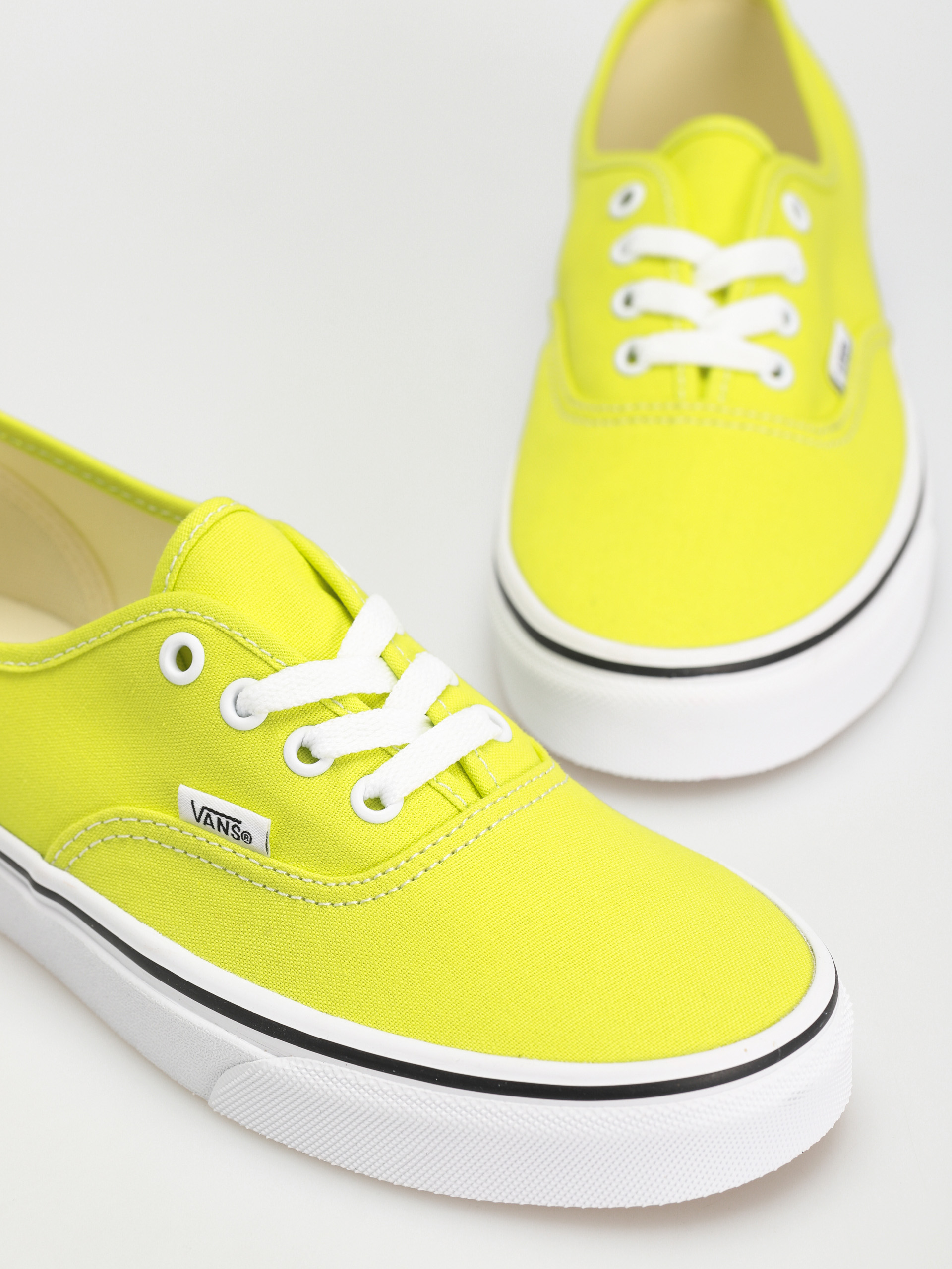 Vans Authentic Shoes Wmn (color theory evening primruniwe)