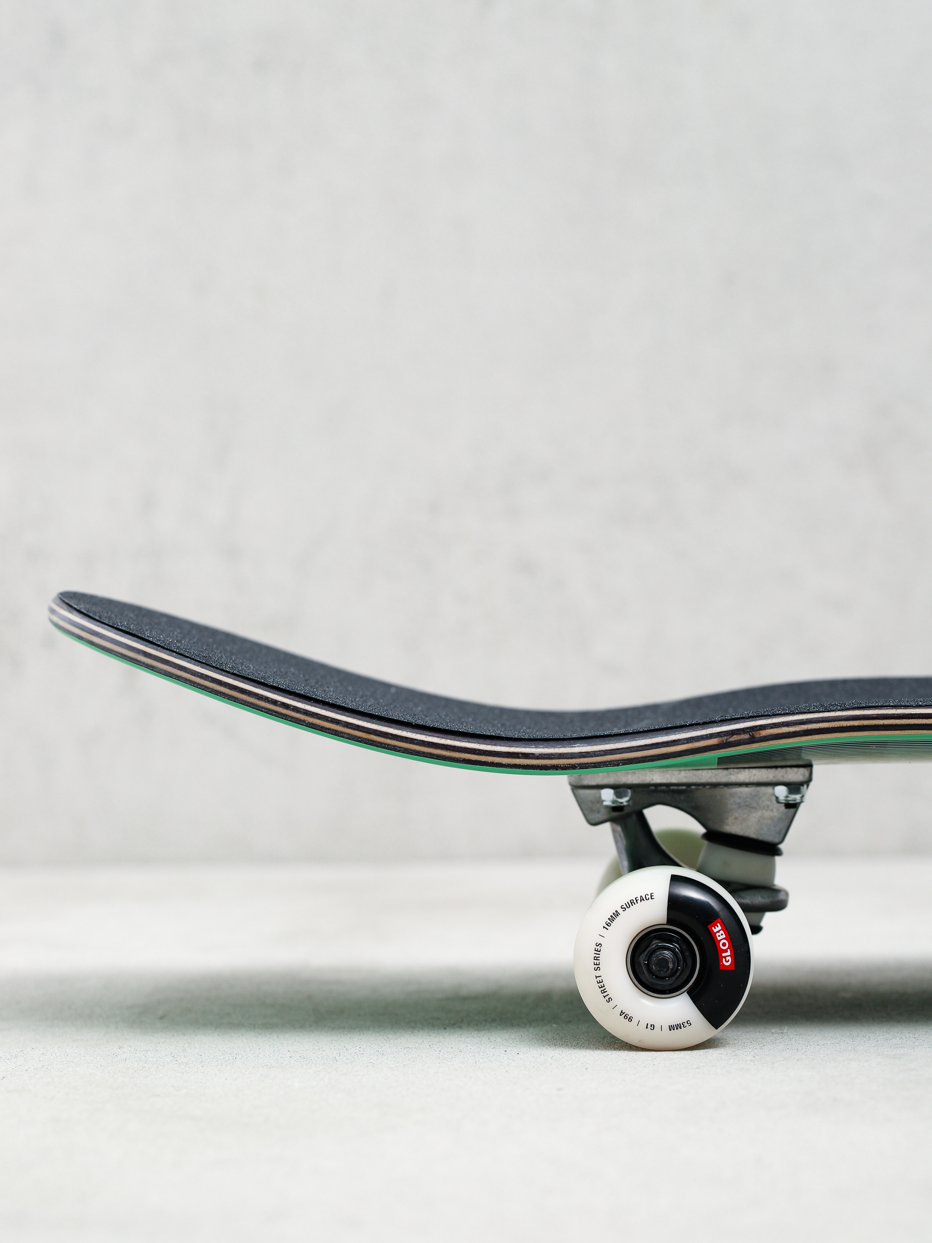 Globe G1 Lineform 2 Skateboard (mint)