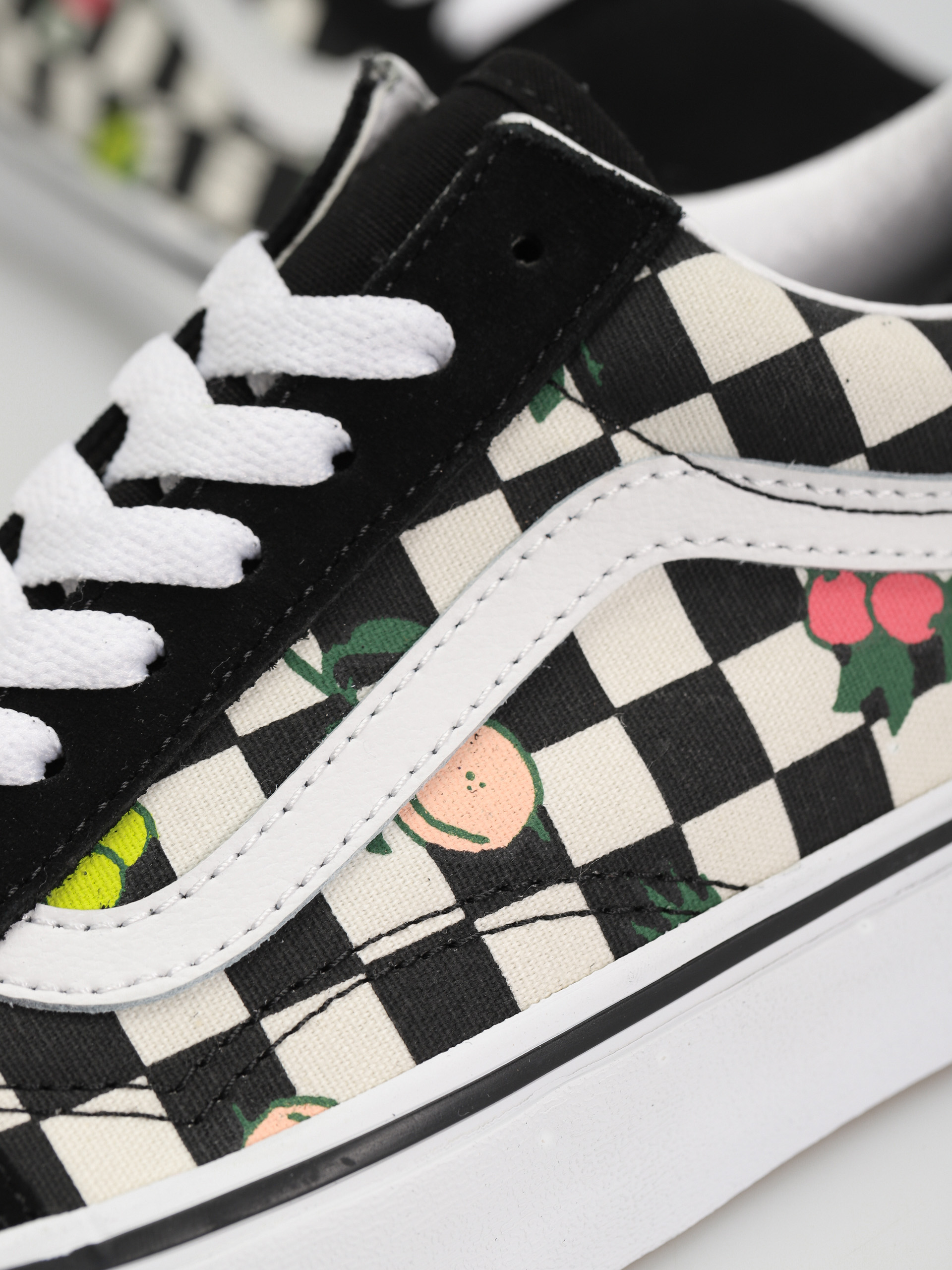 Vans Old Skool Schuhe Wmn (fruit checkerboard black/white)