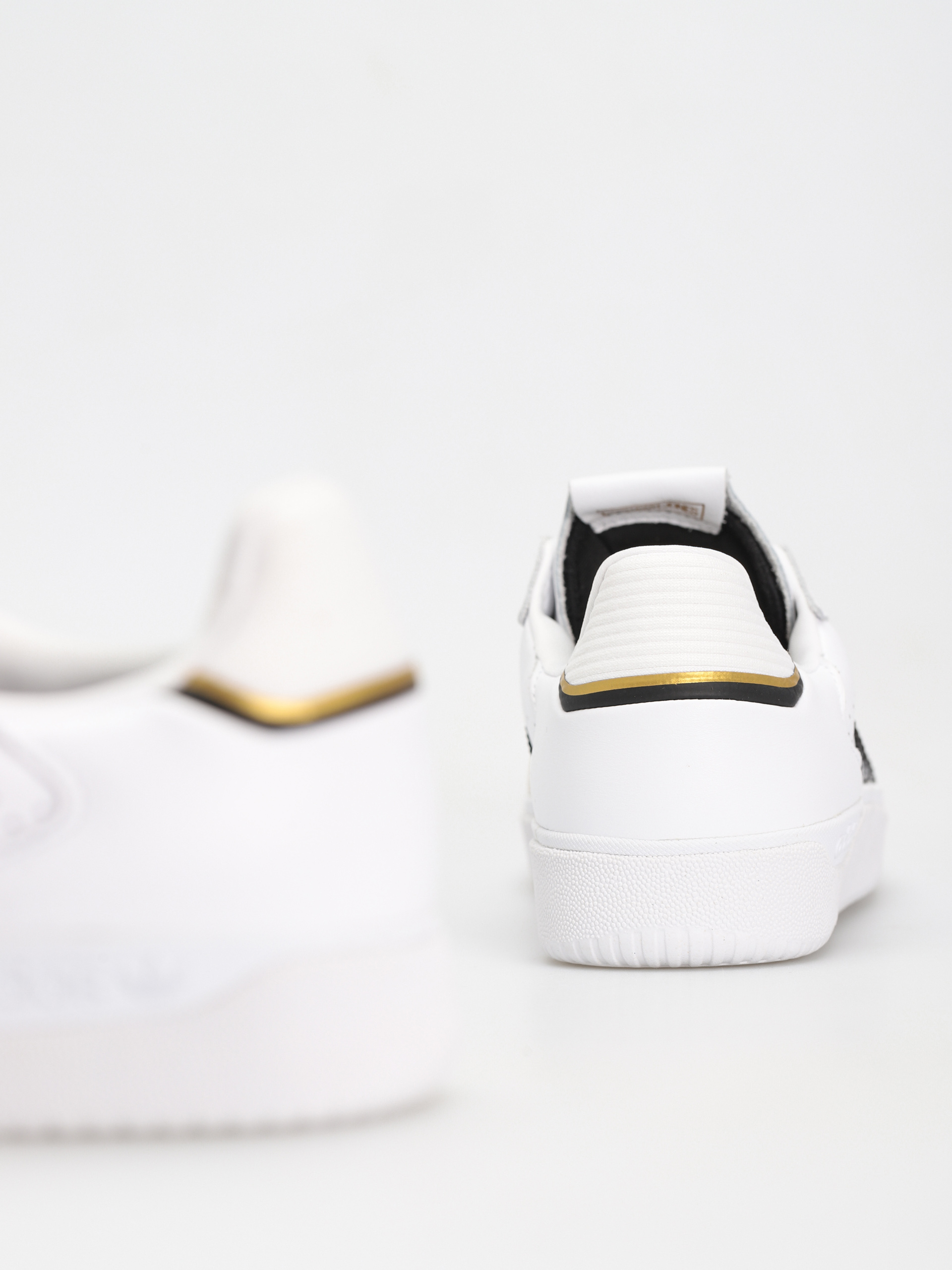 adidas Tyshawn Low Shoes (ftwwht/cblack/goldmt)