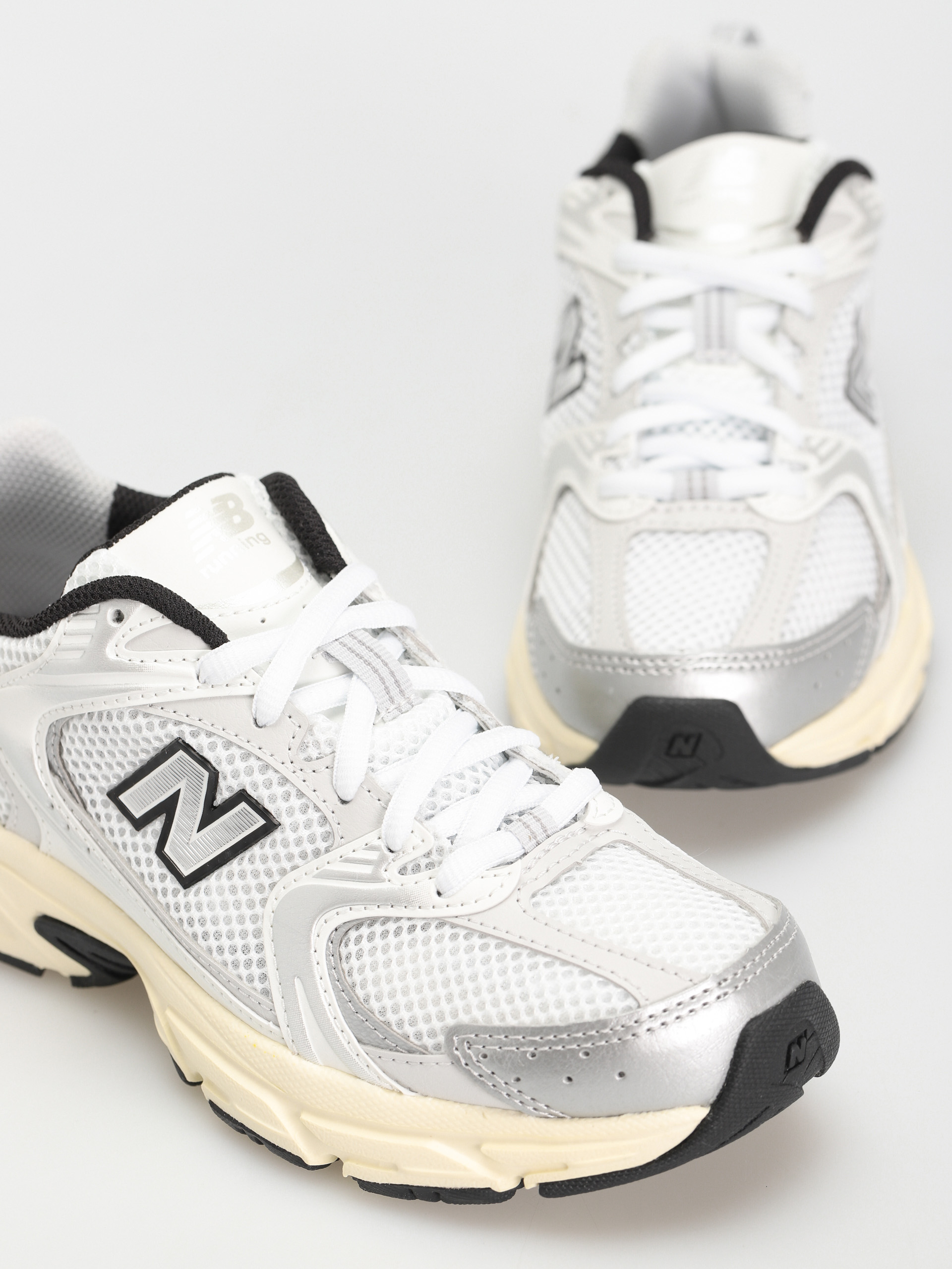 New Balance 530 Shoes - white, silver (white)