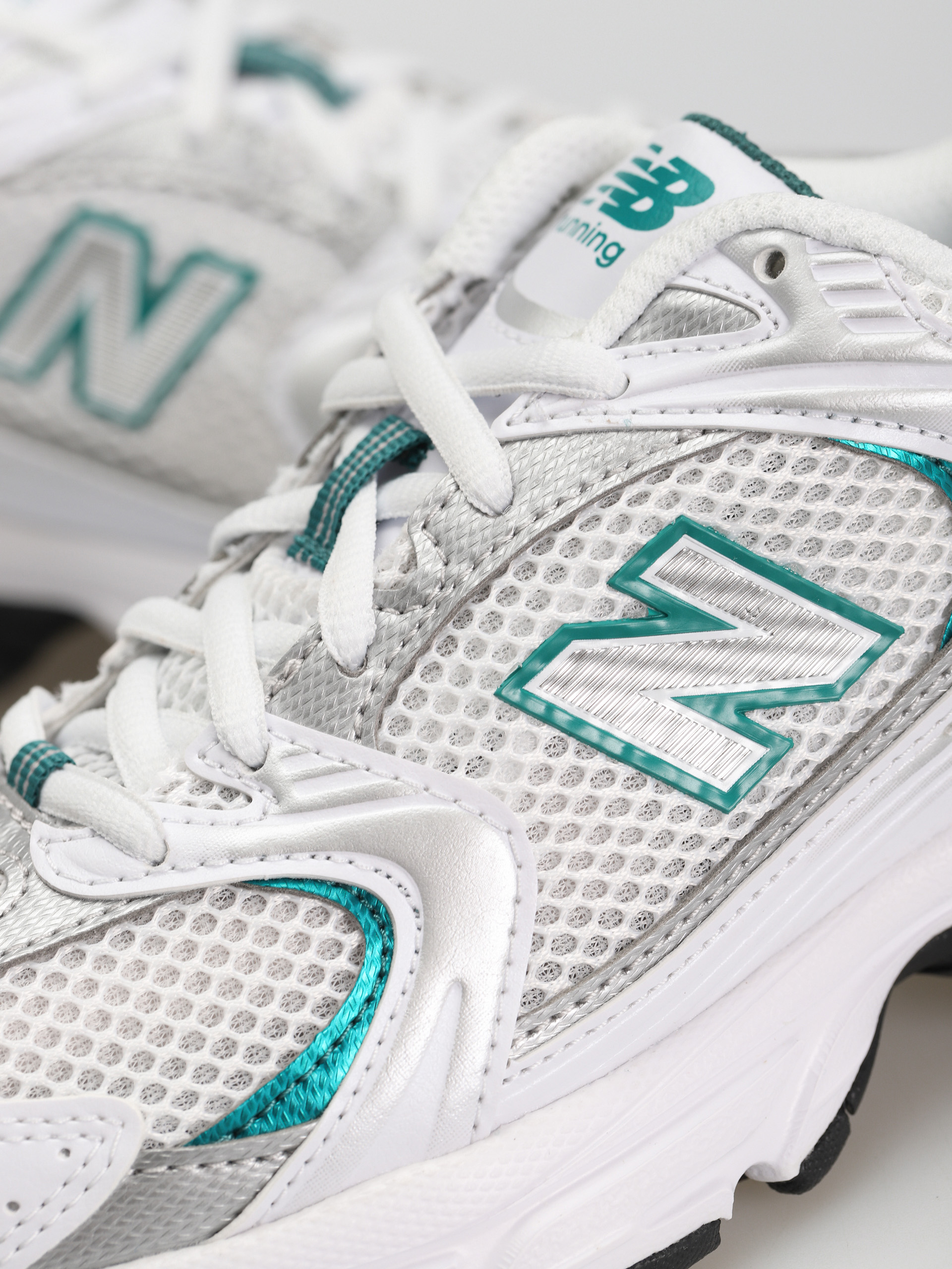 New Balance 530 Schuhe (white/silver metalic/turquoise)
