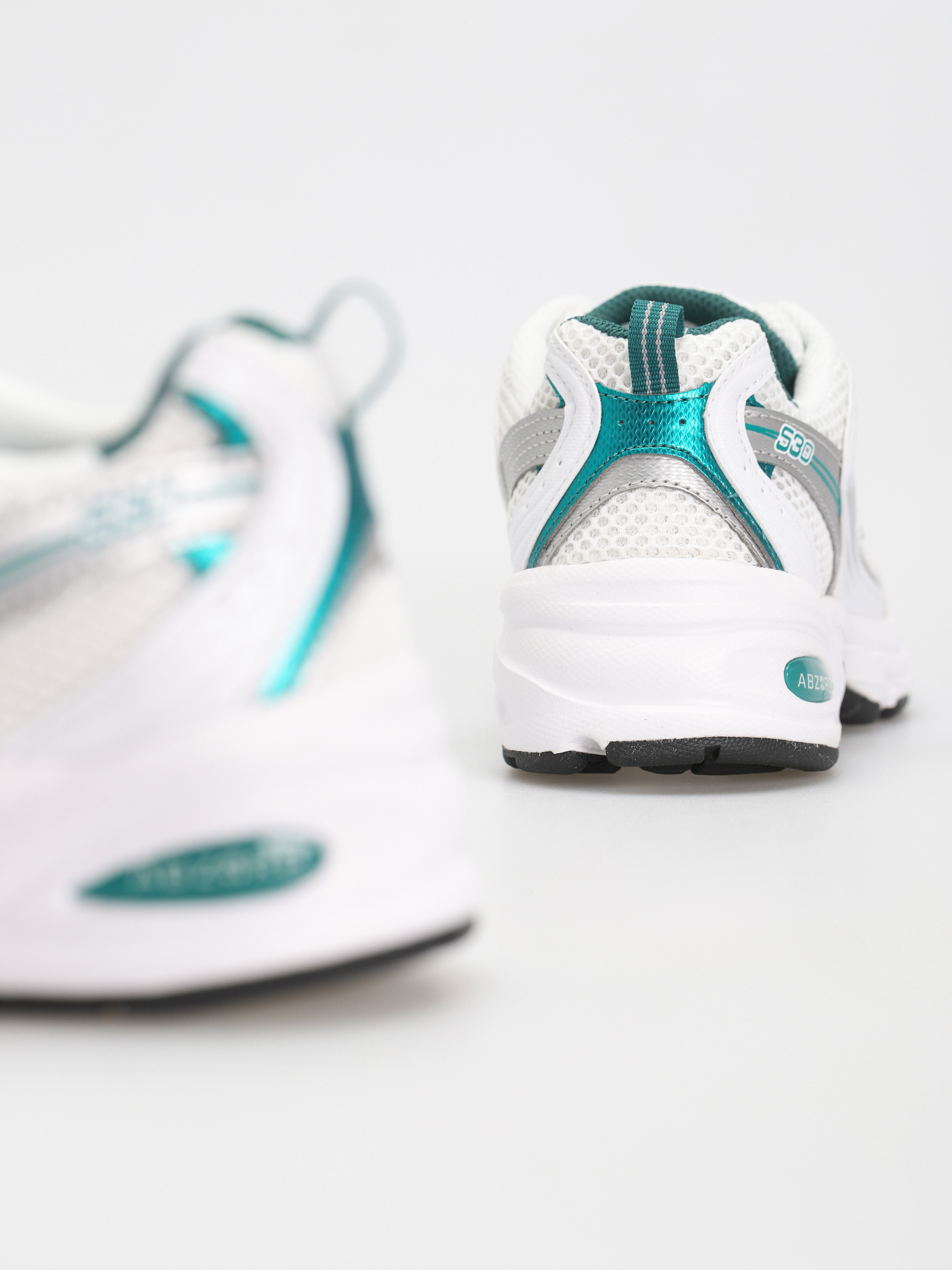 New Balance 530 Schuhe (white/silver metalic/turquoise)