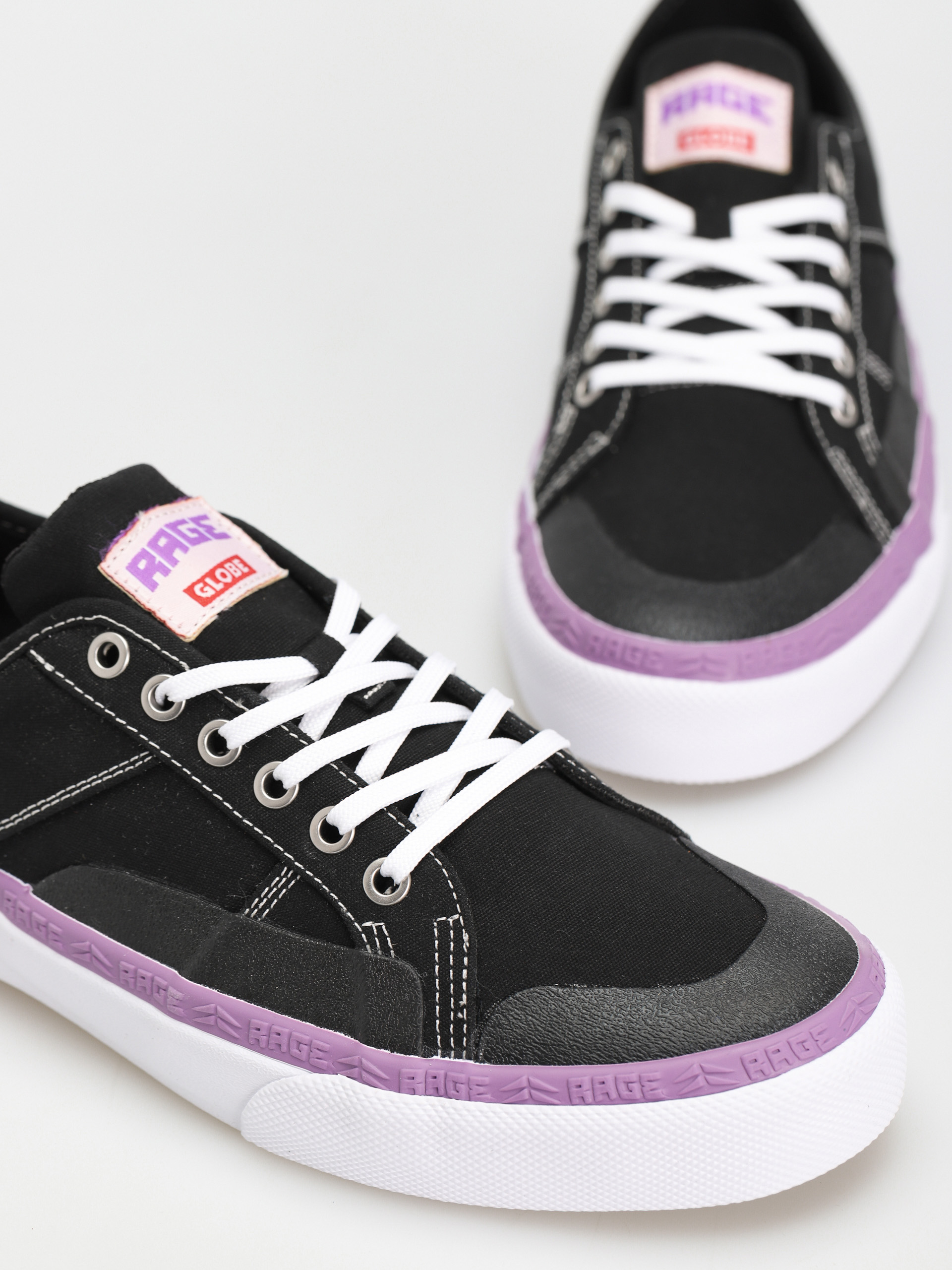 Globe Surplus Shoes (black/white/rage)