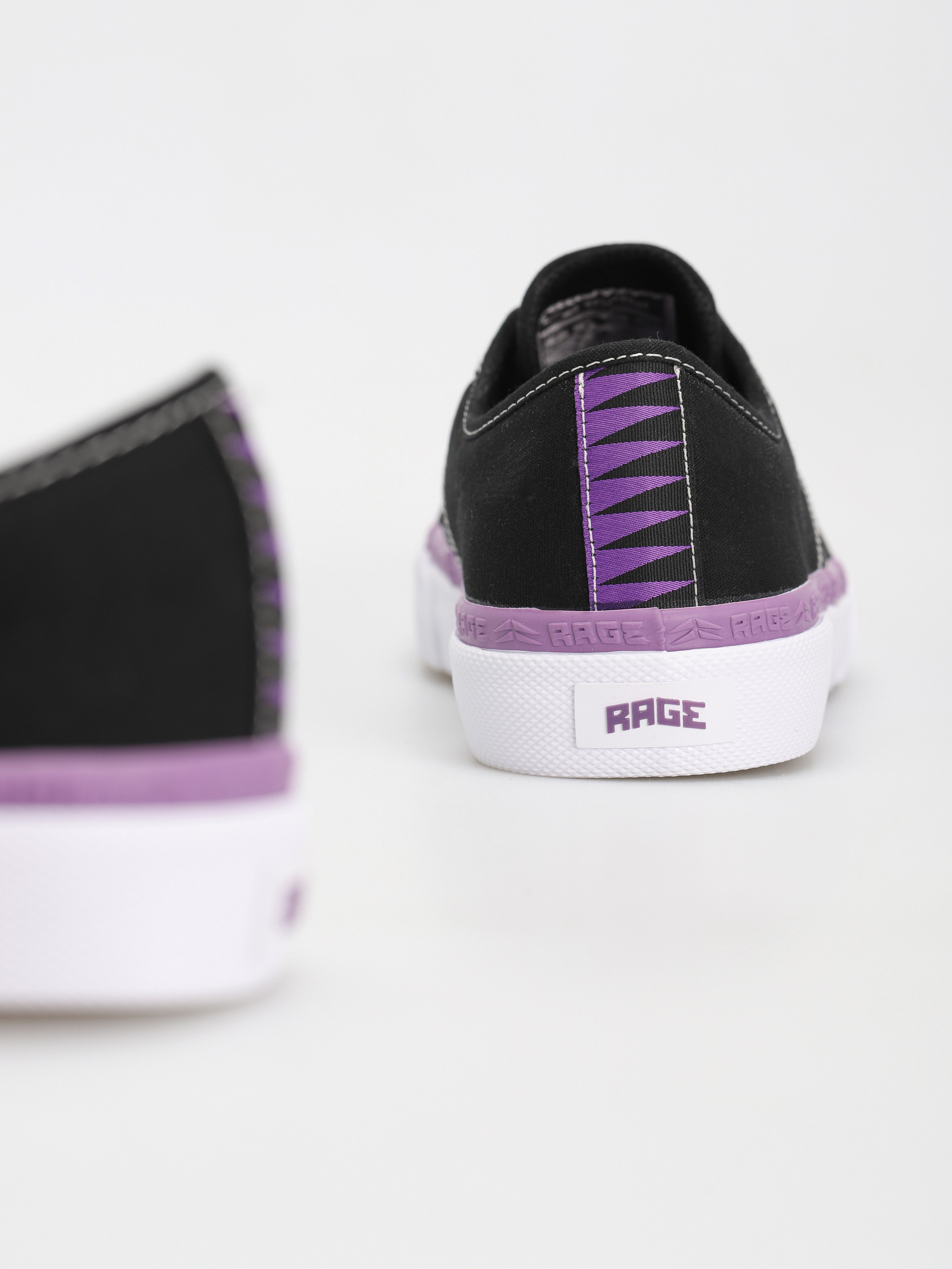 Globe Surplus Shoes (black/white/rage)