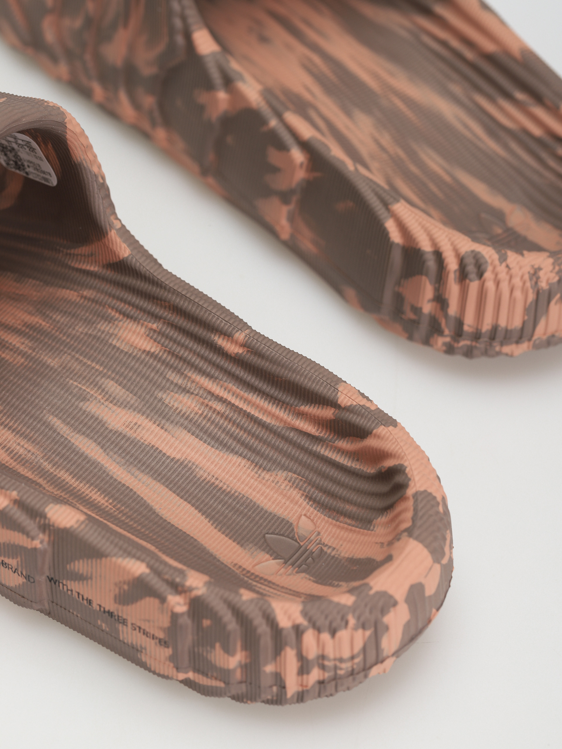 adidas Originals Adilette 22 Flip-flops (clastr/earstr/cblack)