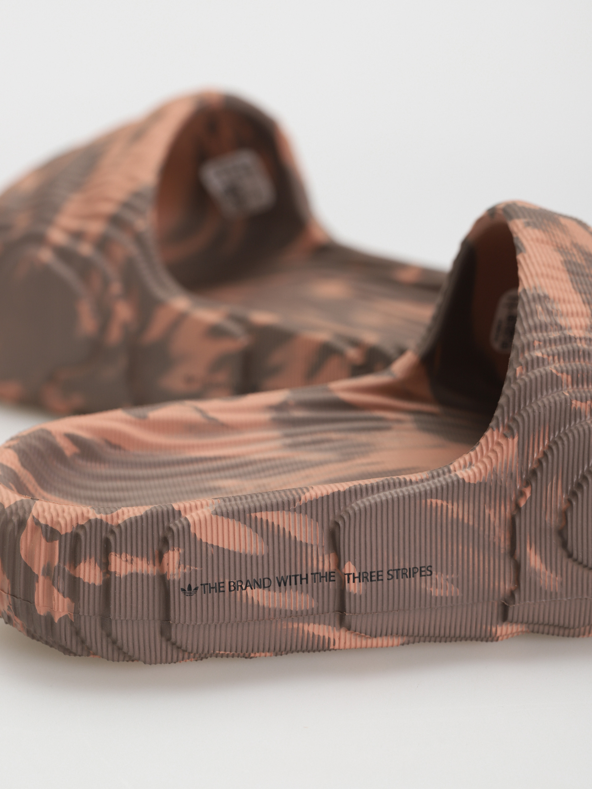 adidas Originals Adilette 22 Flip-flops (clastr/earstr/cblack)