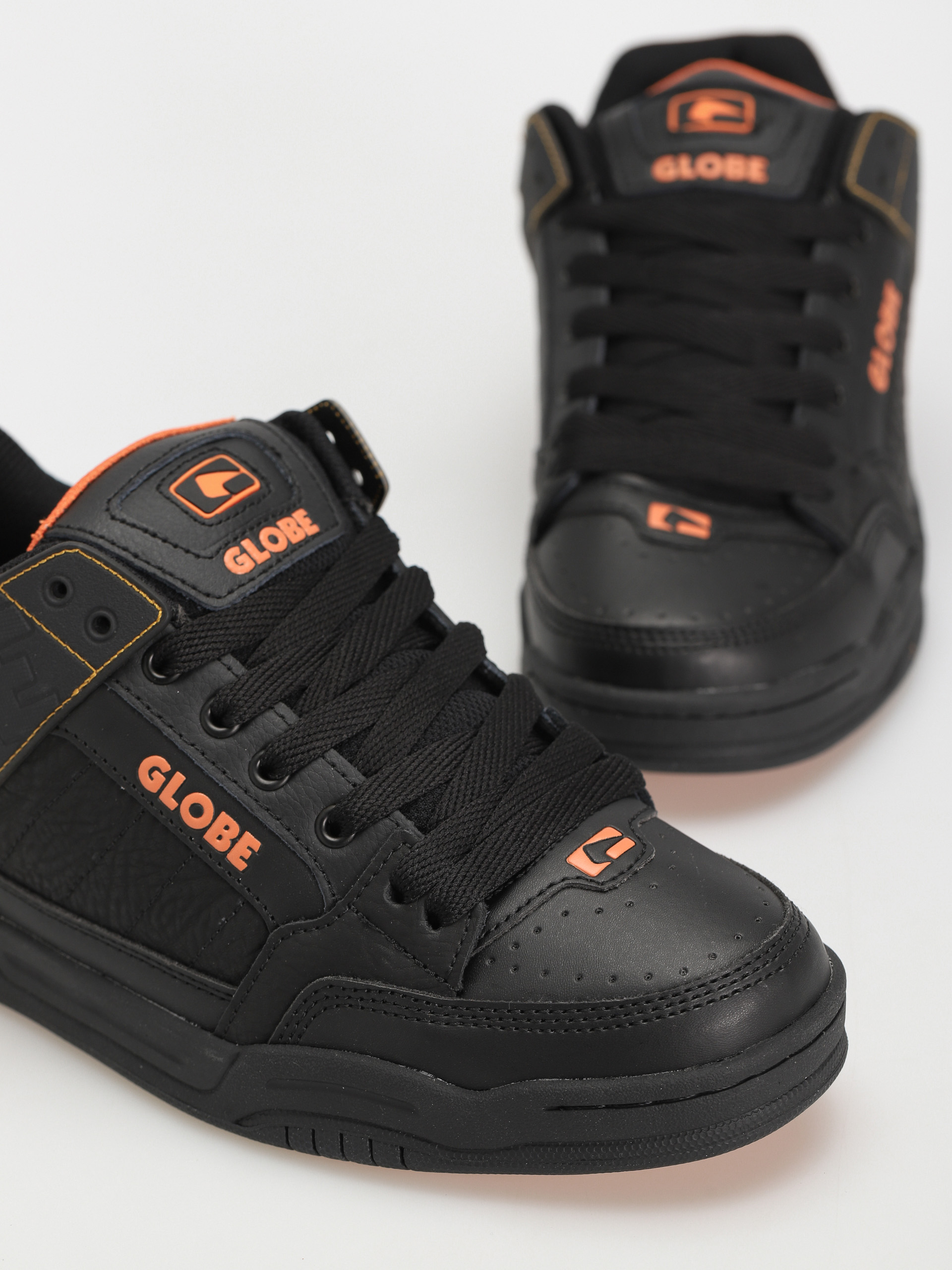 Globe Tilt Shoes (black/orange fade)