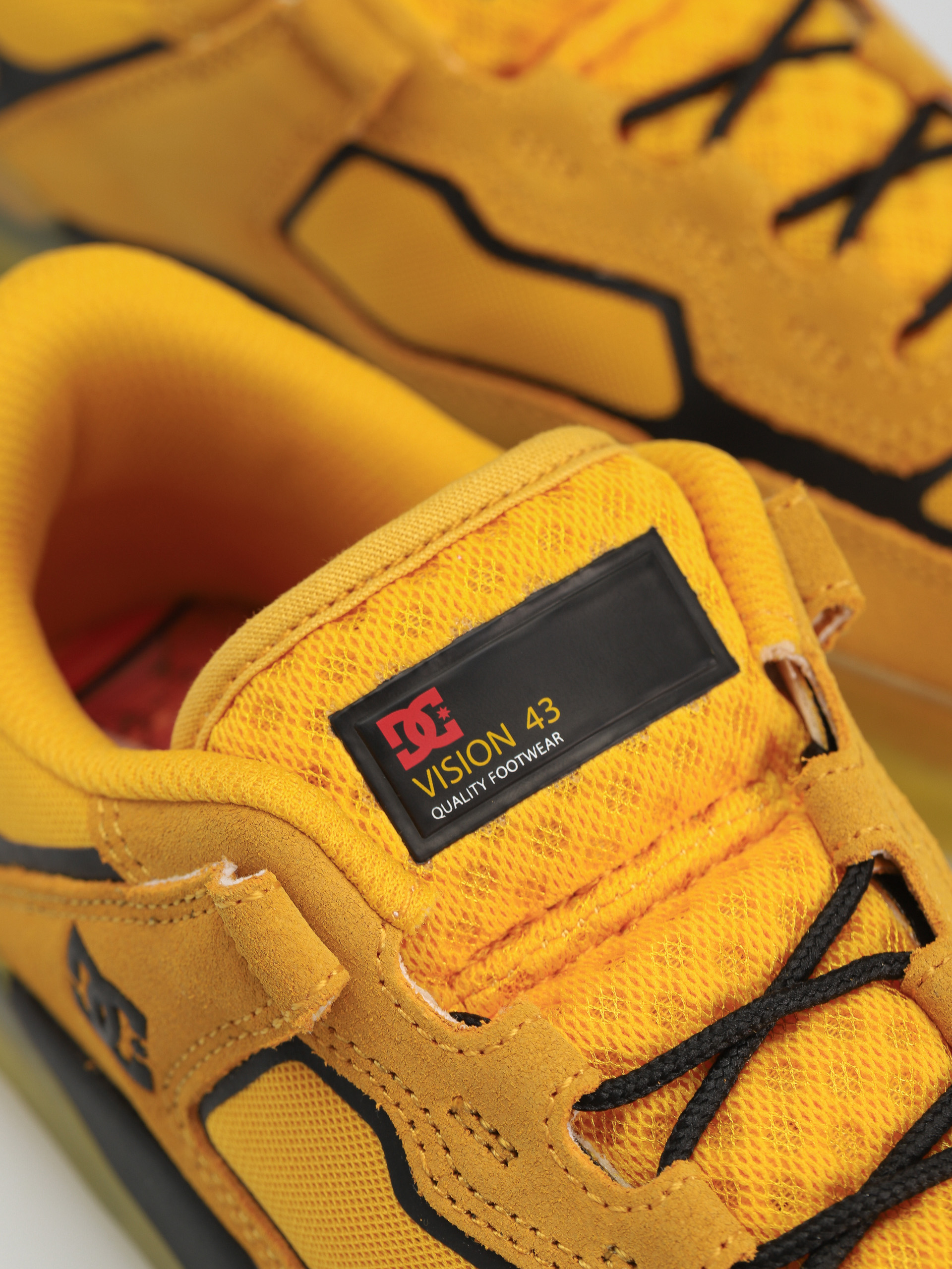 DC Metric Shoes (gold/black)