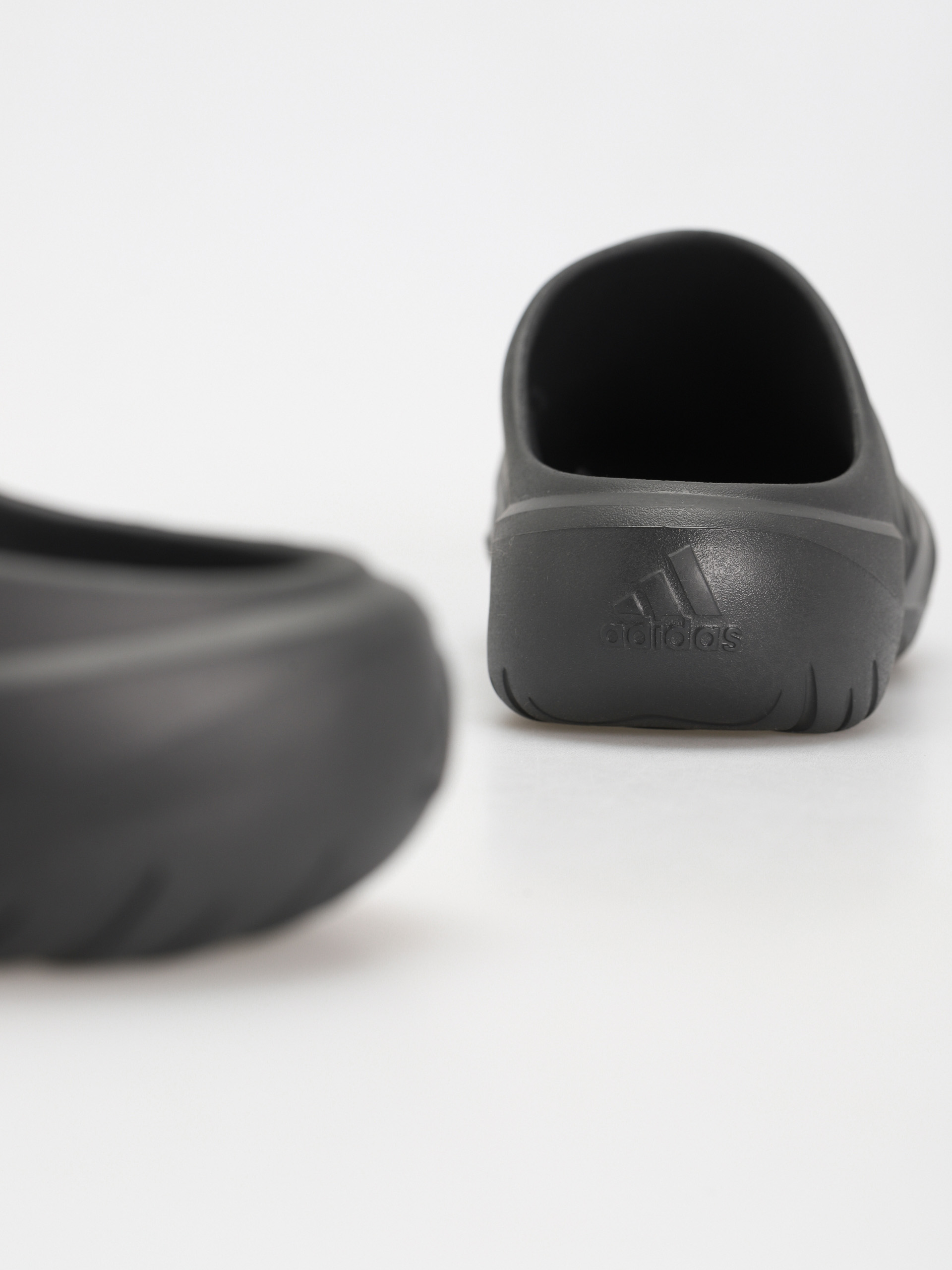 adidas Adicane Clog Flip-flops (carbon/carbon/cblack)