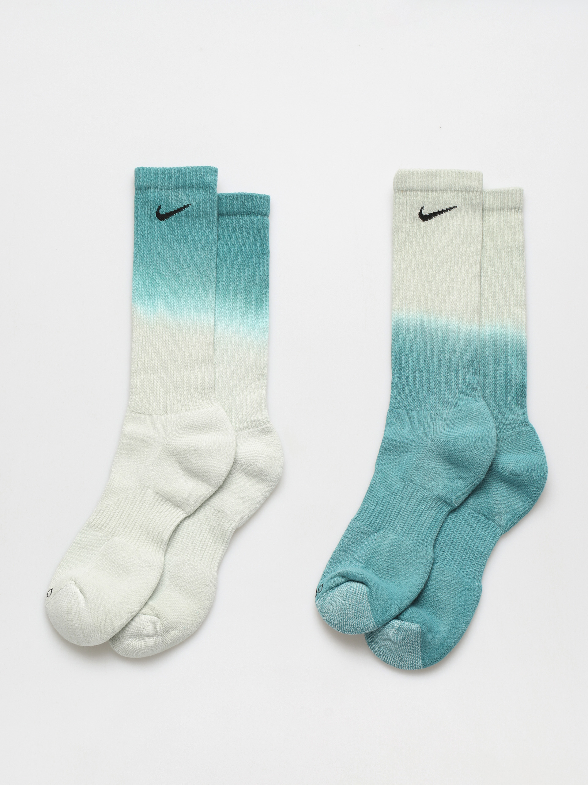 Multi colored best sale nike socks