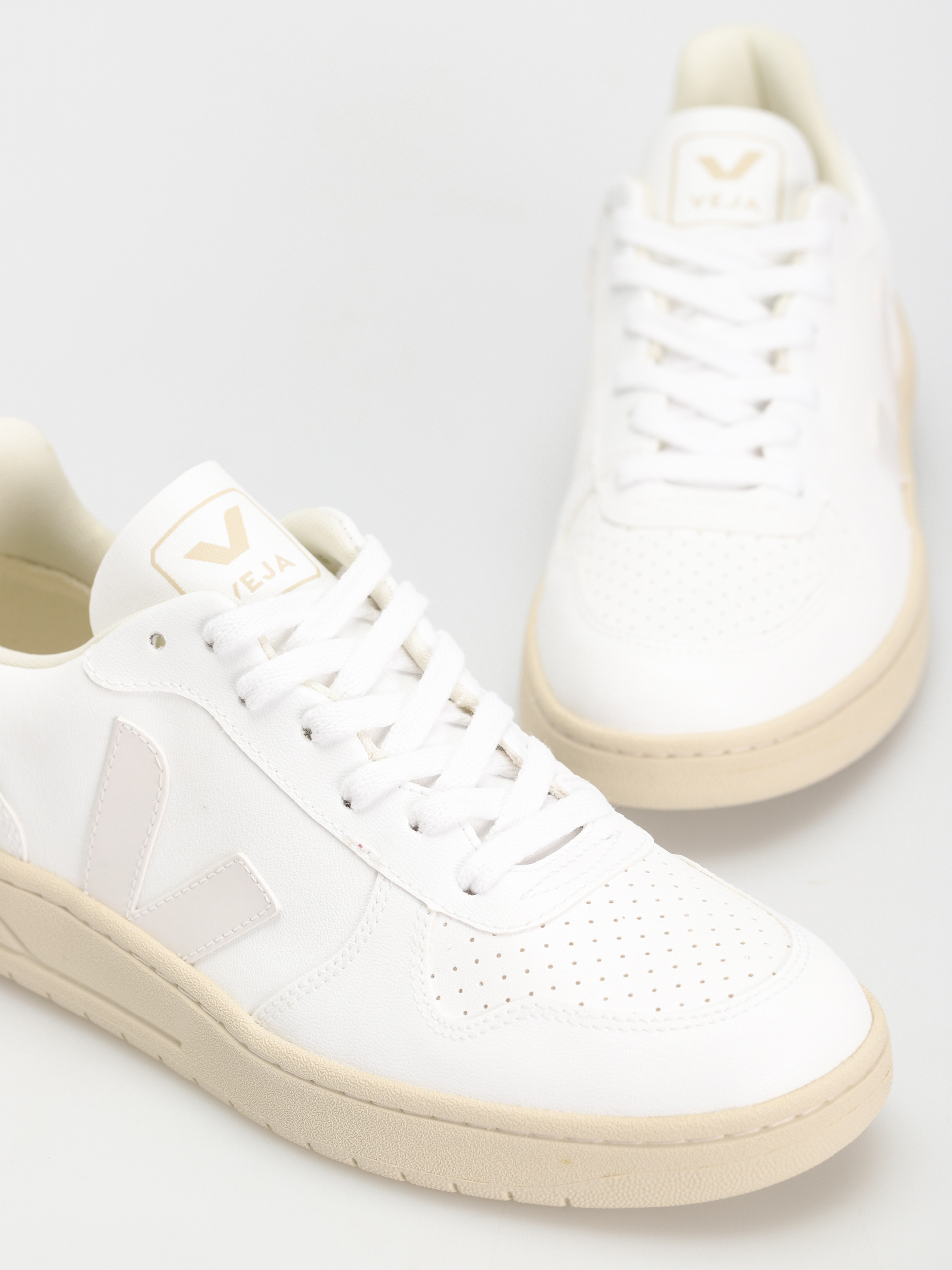 Veja V-10 Shoes (full white)