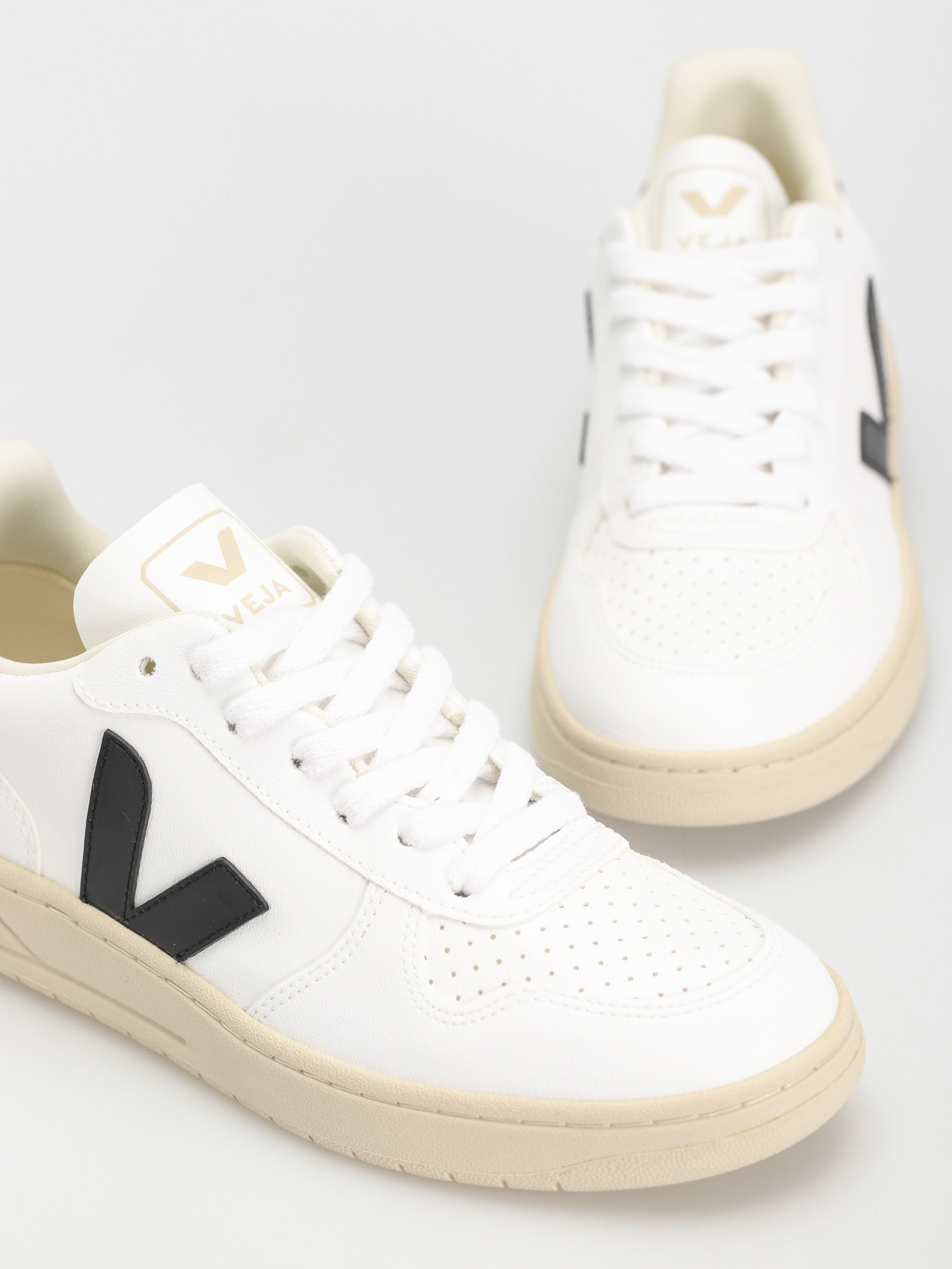 Veja V-10 Shoes Wmn (white black)