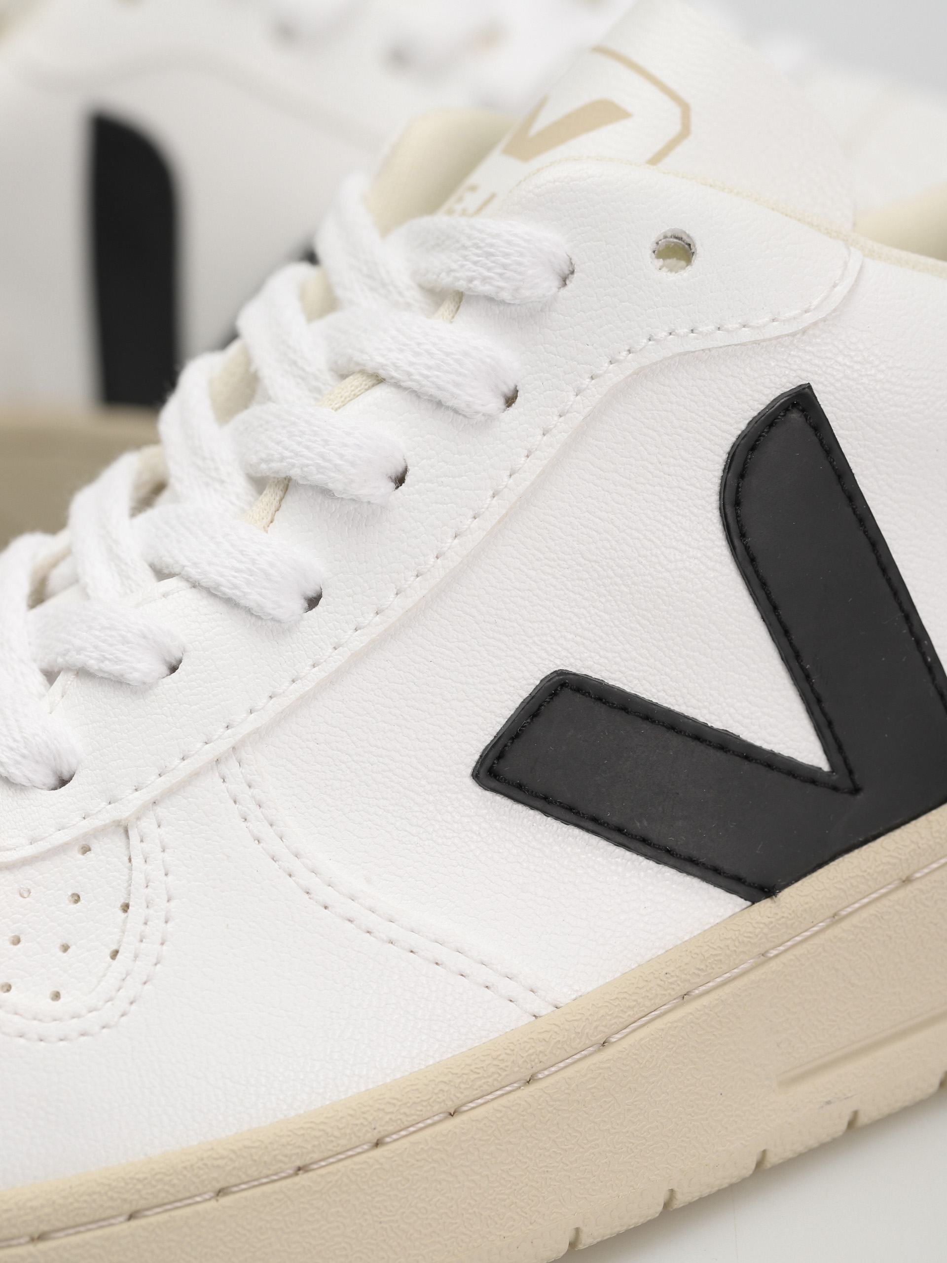 Veja V-10 Schuhe Wmn (white black)