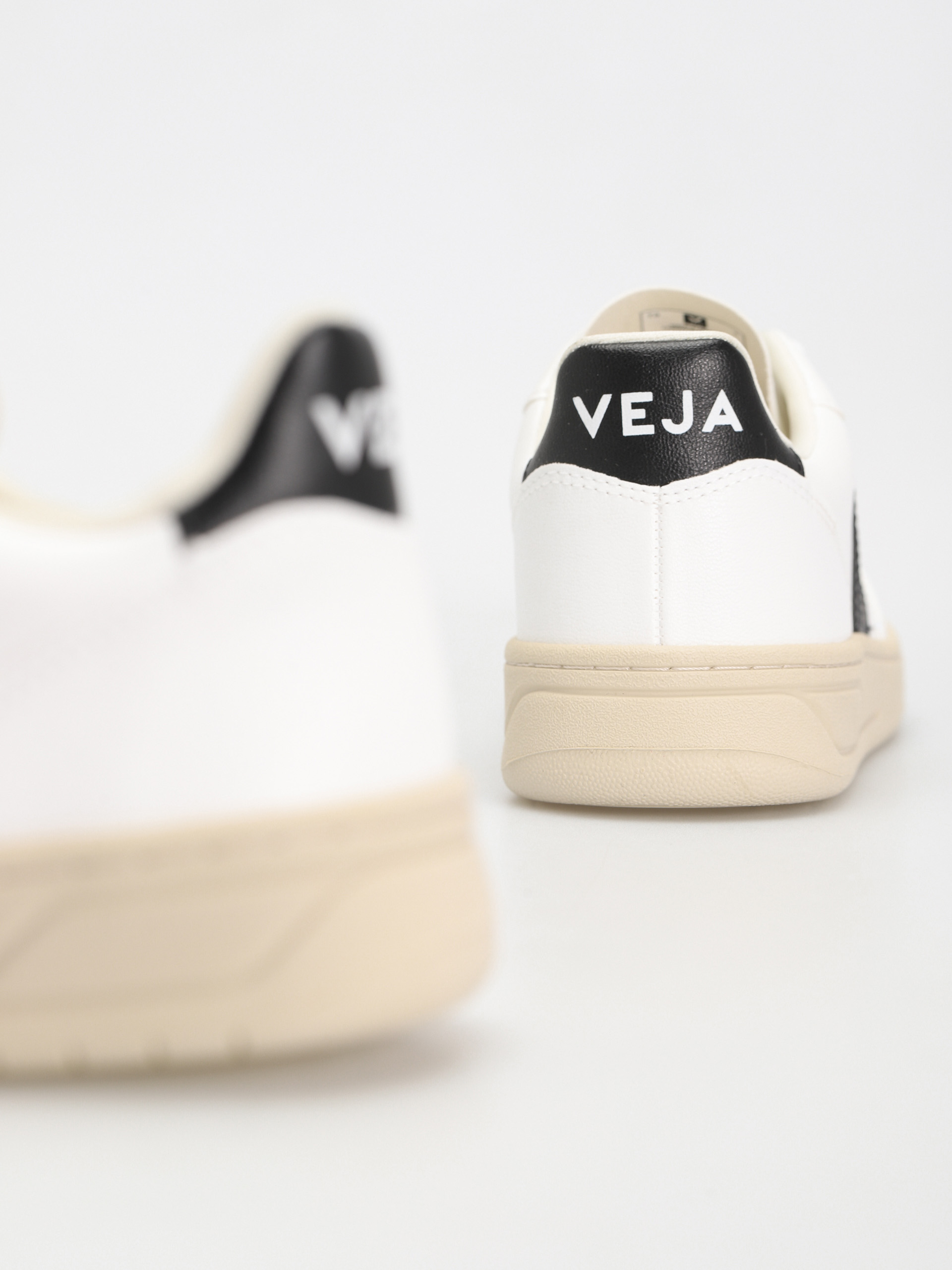 Veja V-10 Schuhe Wmn (white black)